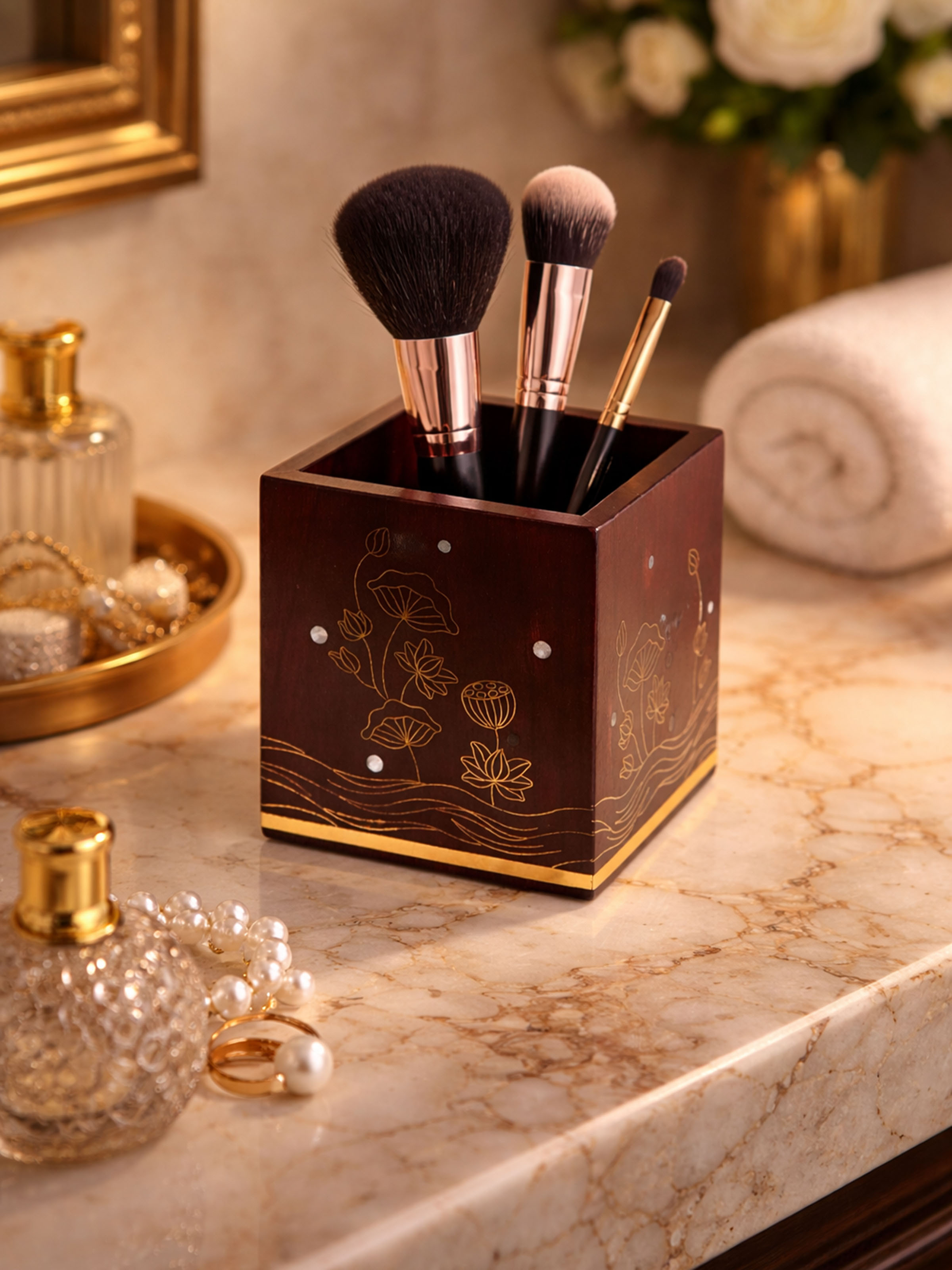 Kamal Tarkashi Teak Wood Tooth Brush Holder