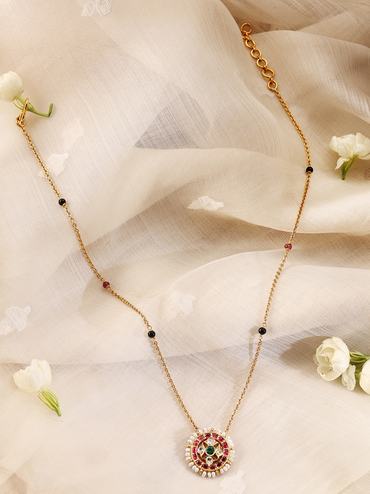 Detailed view of Kundala Velai 22 Karat Gold Mangalsutra highlighting the high-quality craftsmanship.