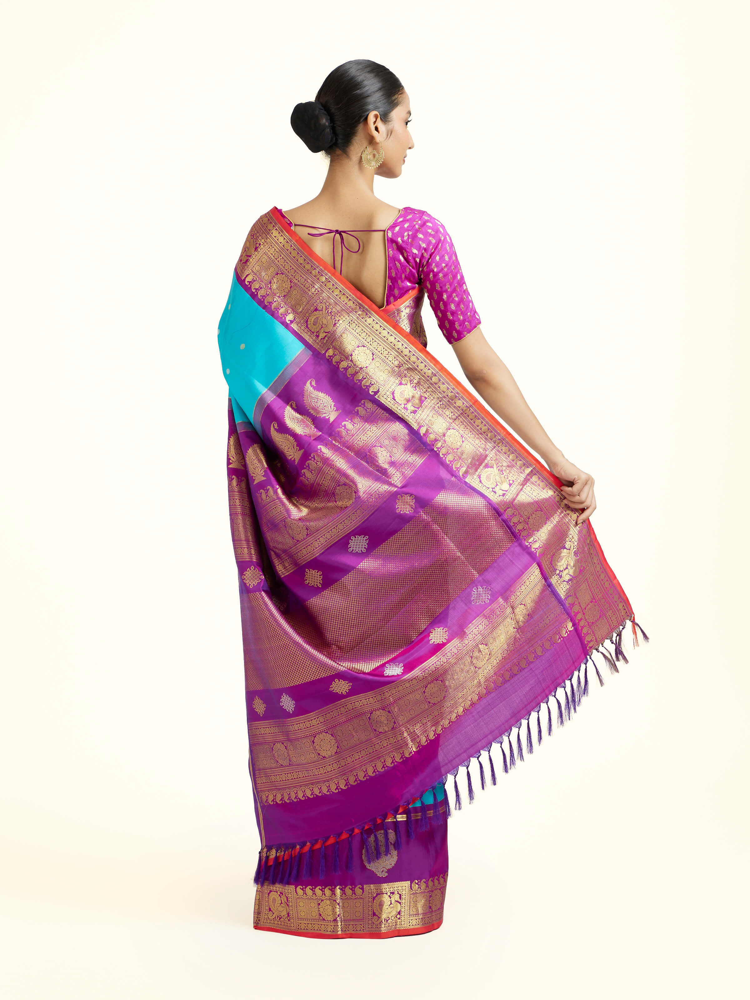 Turquoise Mulberry Silk Gadwal Handloom Zari Saree