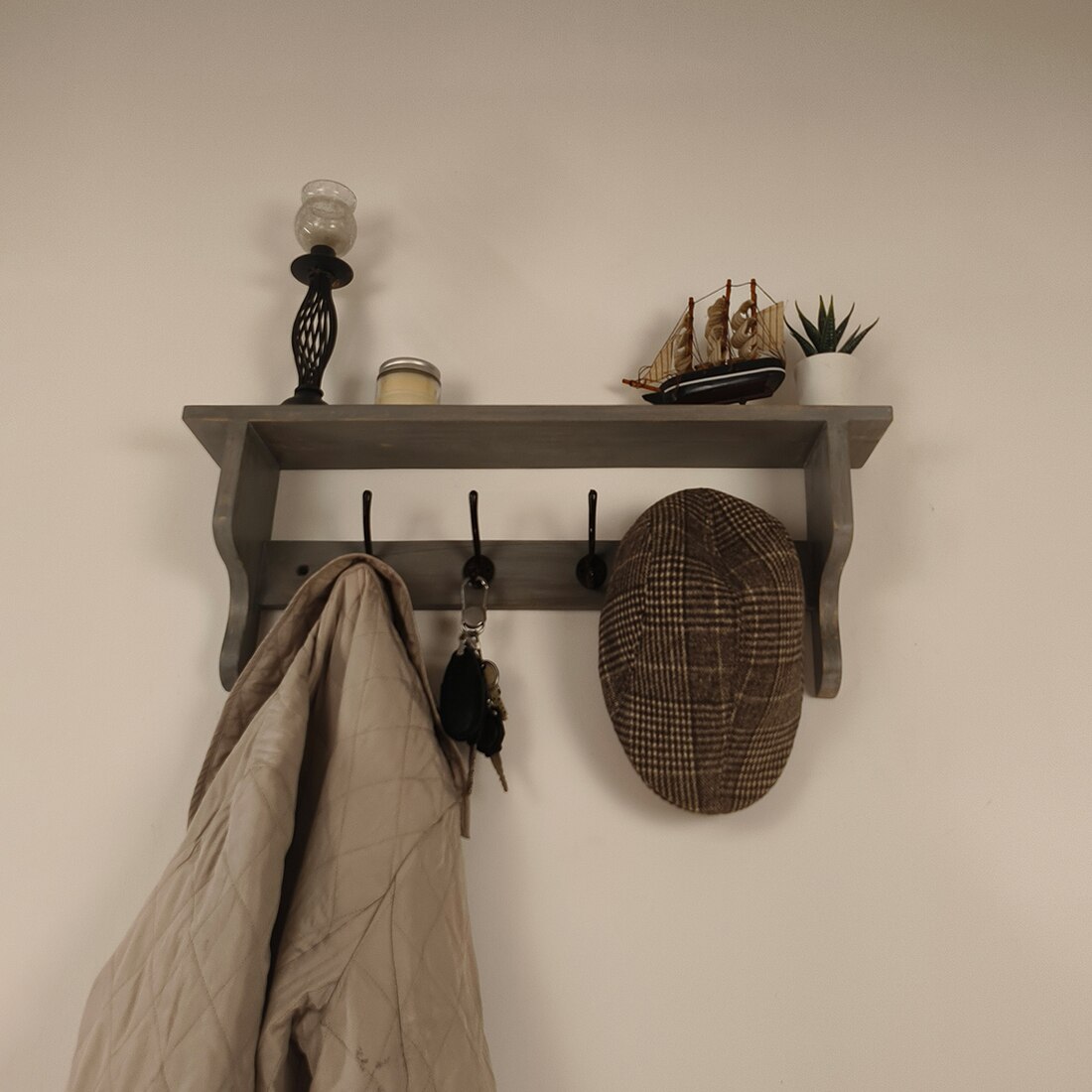 Brentwood Wooden Wall Shelf Organiser With Key Holders