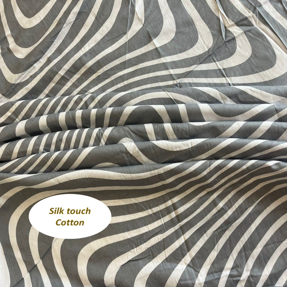 Threads Silky Touch Premium Super King Size Flat Bedsheet 275 x 275 cms