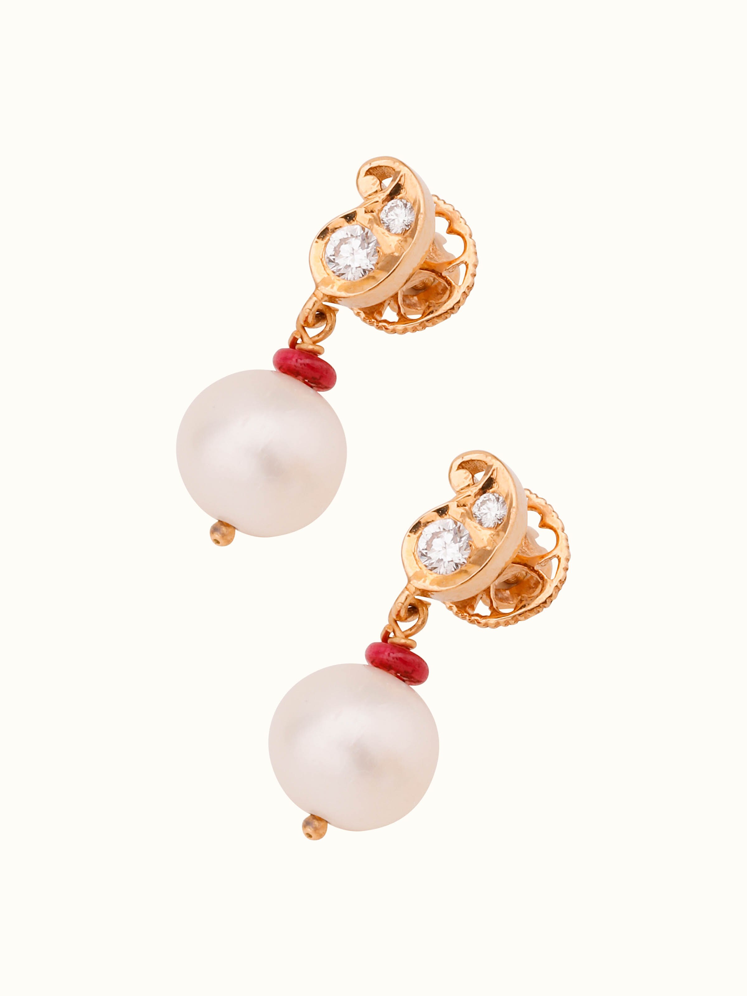 Close-setting 22 Karat Gold Drop Earrings