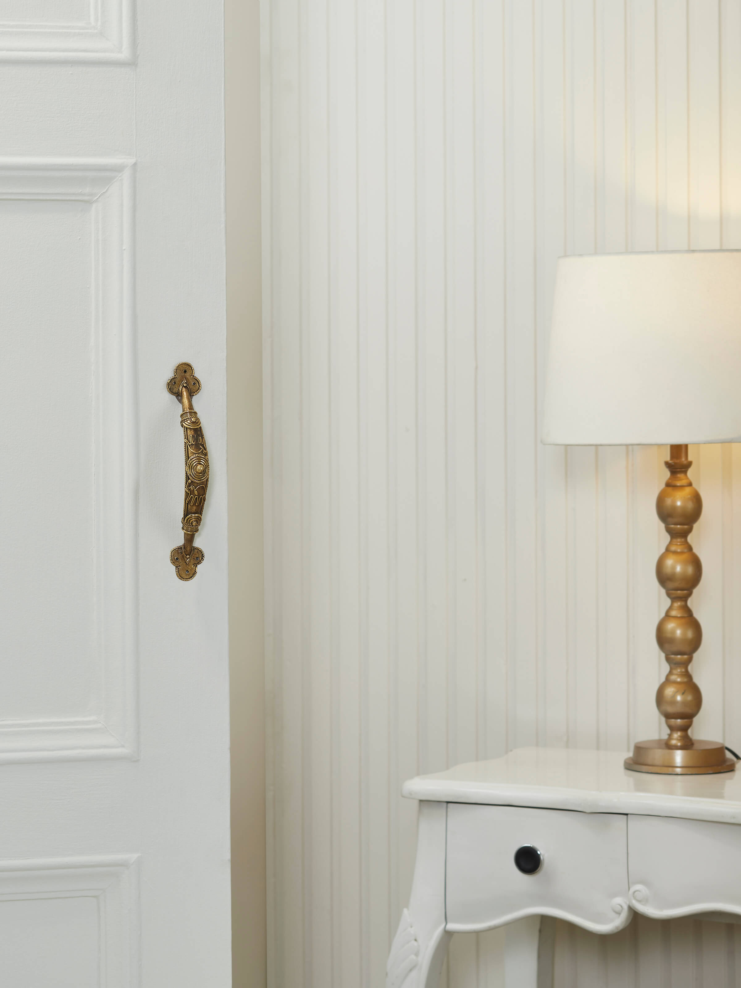 Side view of Dhokra Brass Animal Door Handle showcasing the intricate brass detailing and craftsmanship