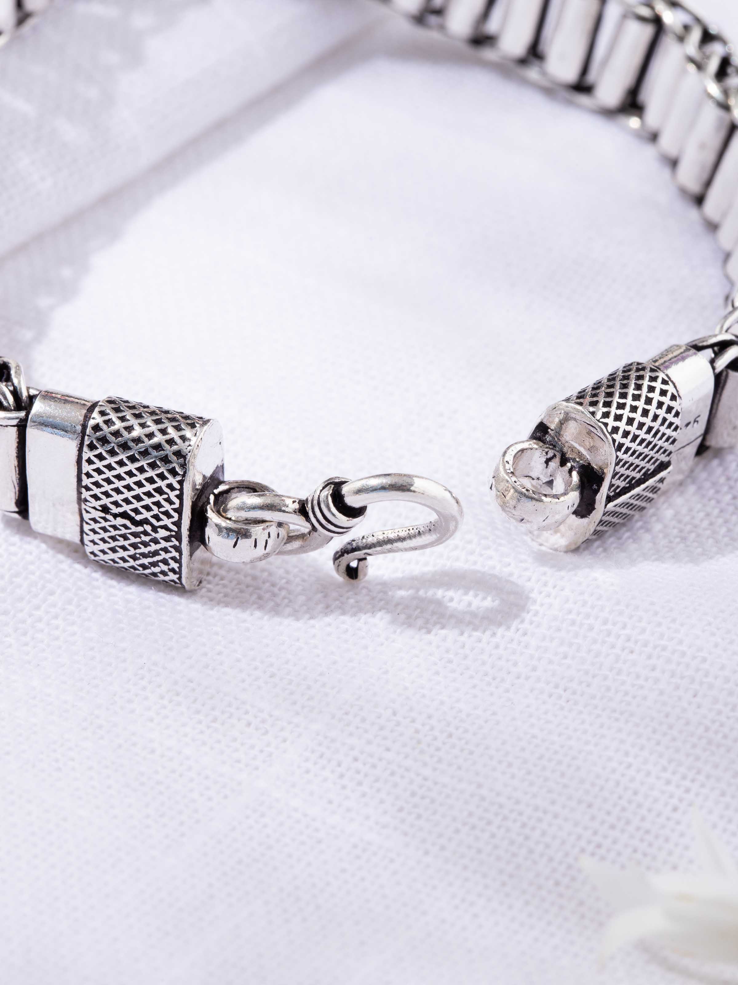 Detail shot of silver flexi bracelet capturing textured links and clasp design