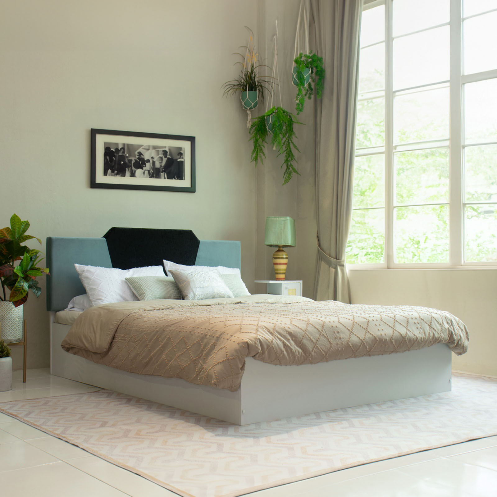 Nadi Bed With Premium Leatherette Fabric And Hydraulic Storage - Queen Bed