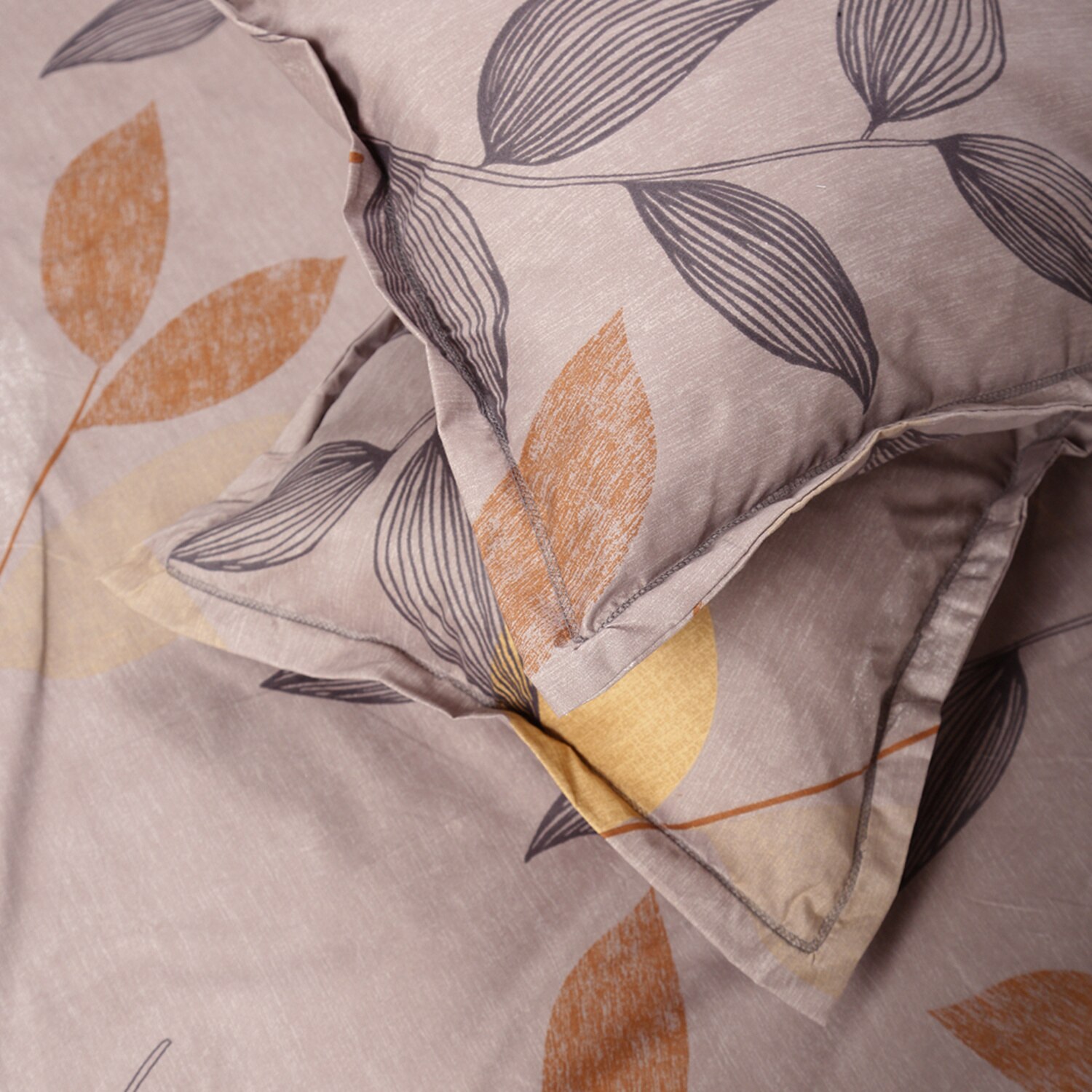 Brown Floral 180 TC Flat 1 Queen  Bedsheet with 2 Pillow Covers