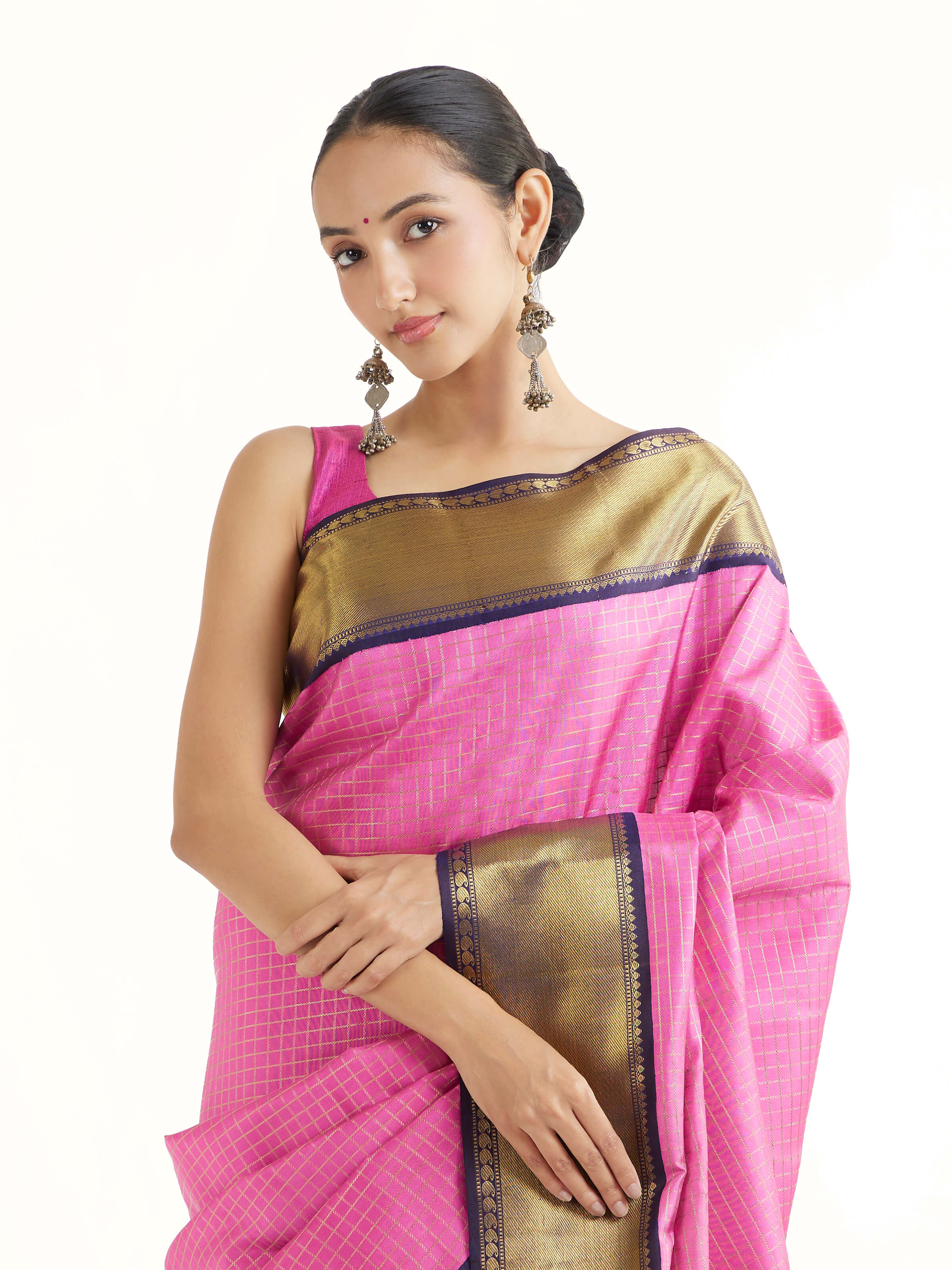 Angled view of mauve silk Kancheepuram saree highlighting traditional weave and sheen