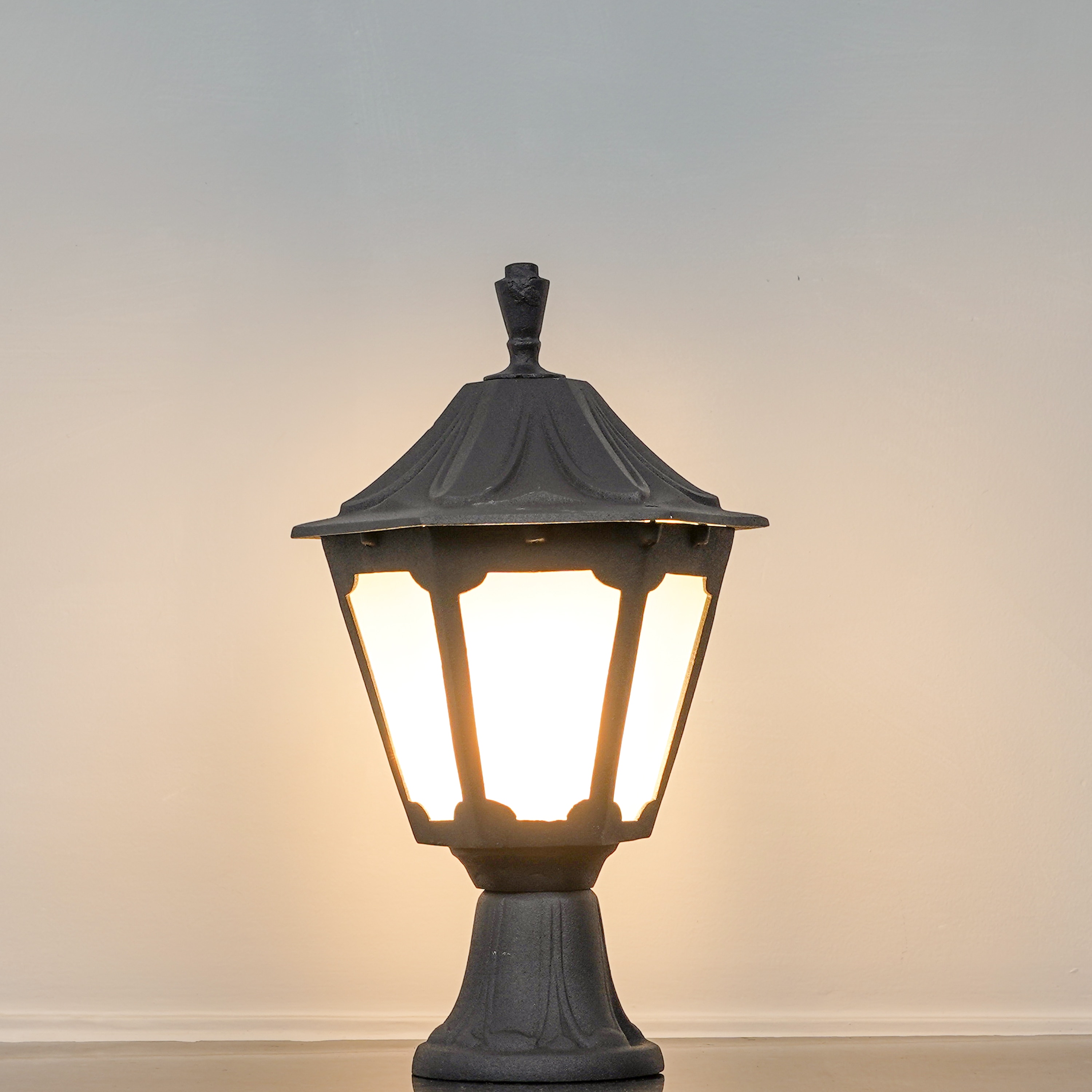 Stratford Outdoor Gate Pillar Light Die Cast Aluminium In Black Finish