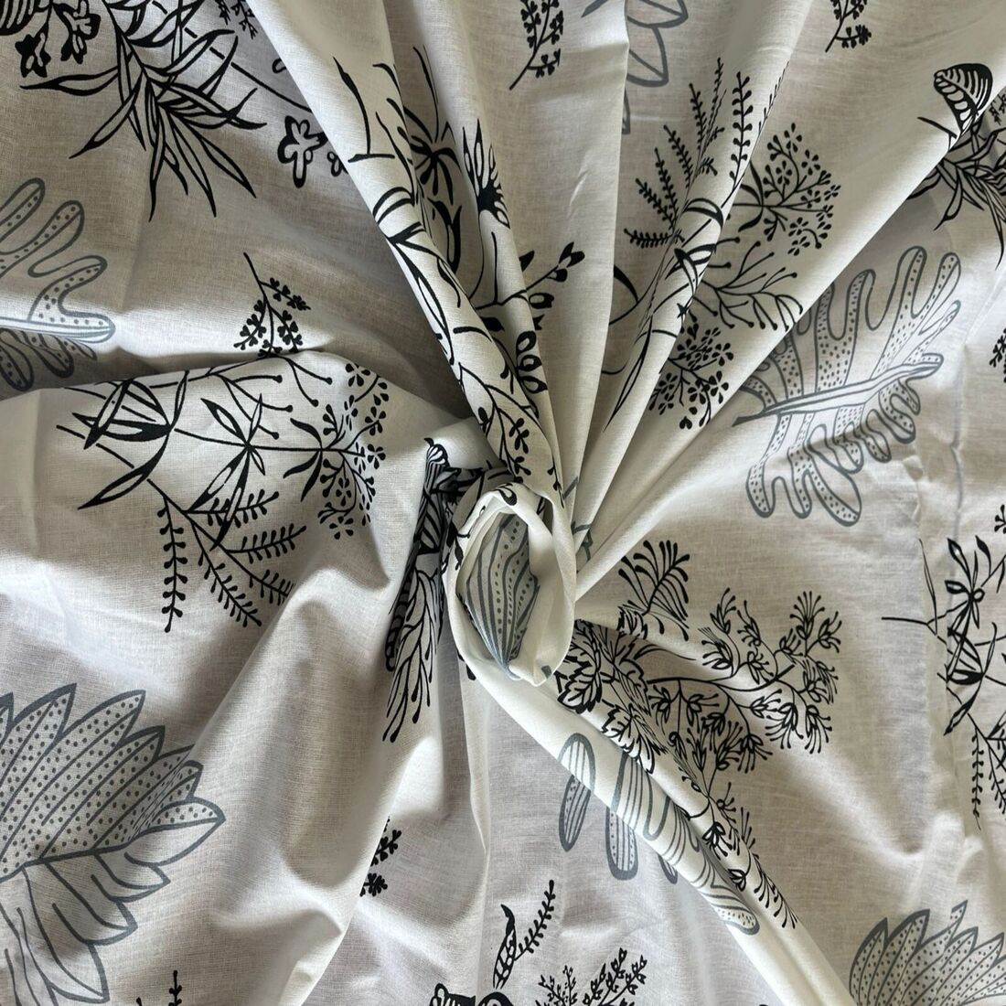 Threads Silky Touch Premium Super King Size Flat Bedsheet 275 x 275 cms