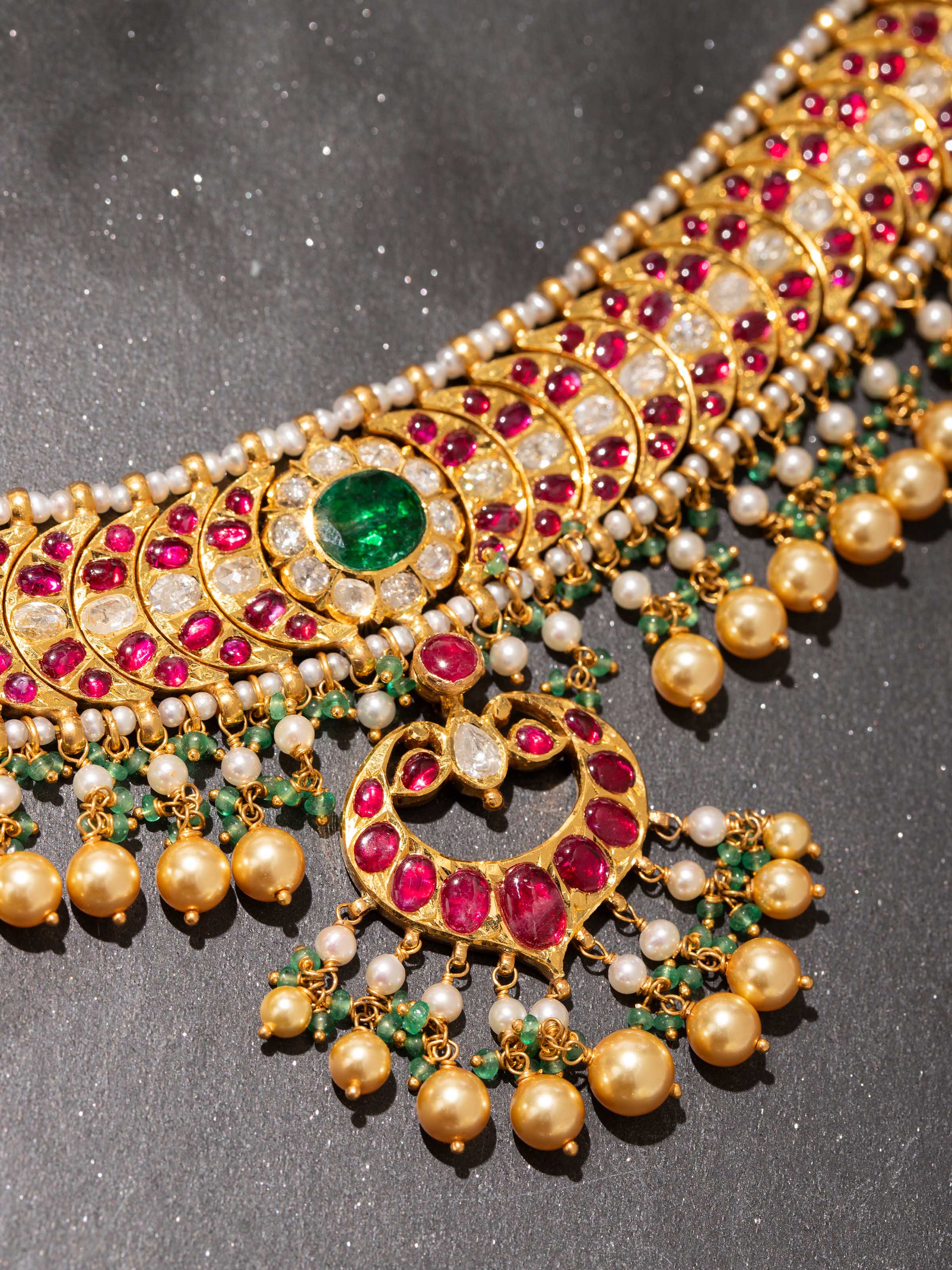 Kundala Velai 22 Karat Gold Choker