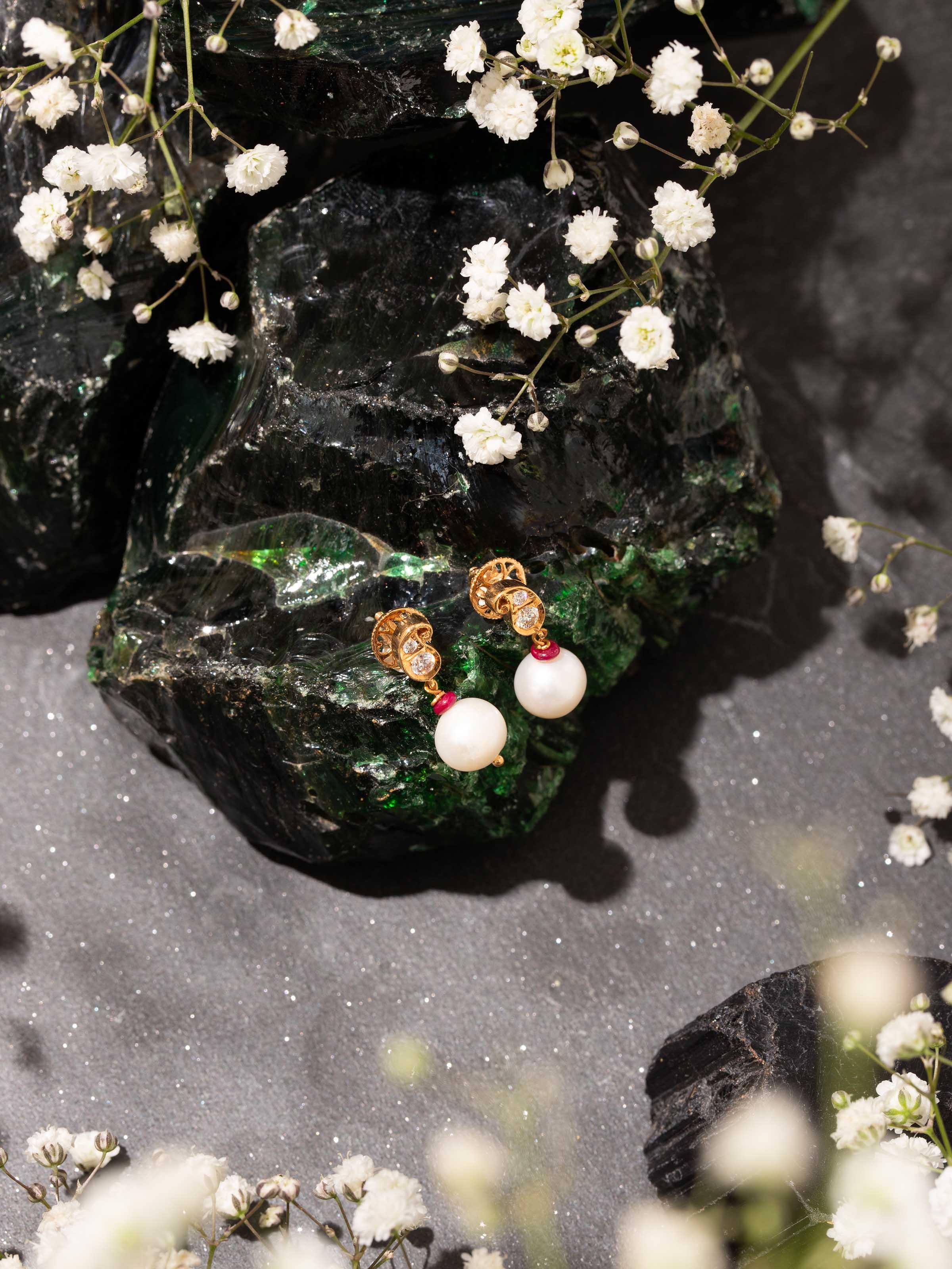 Close-setting 22 Karat Gold Drop Earrings