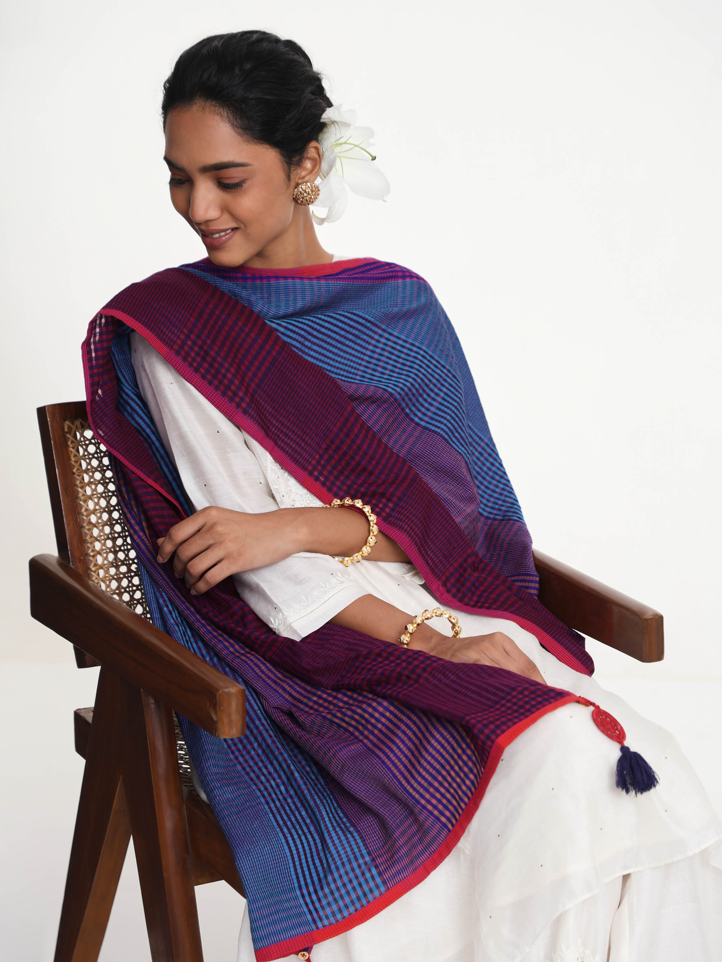 Angled view of cotton silk Bengal handloom stole emphasizing handloom weave