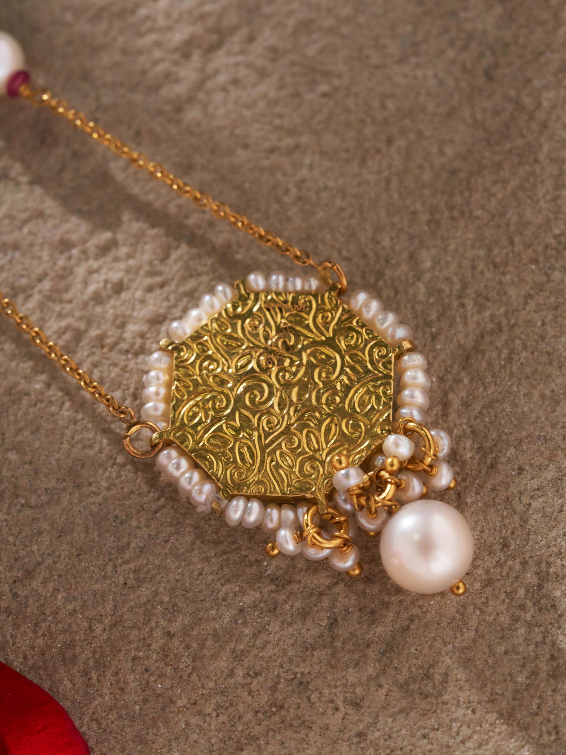 Thappa 22 Karat Gold Pendant & Chain