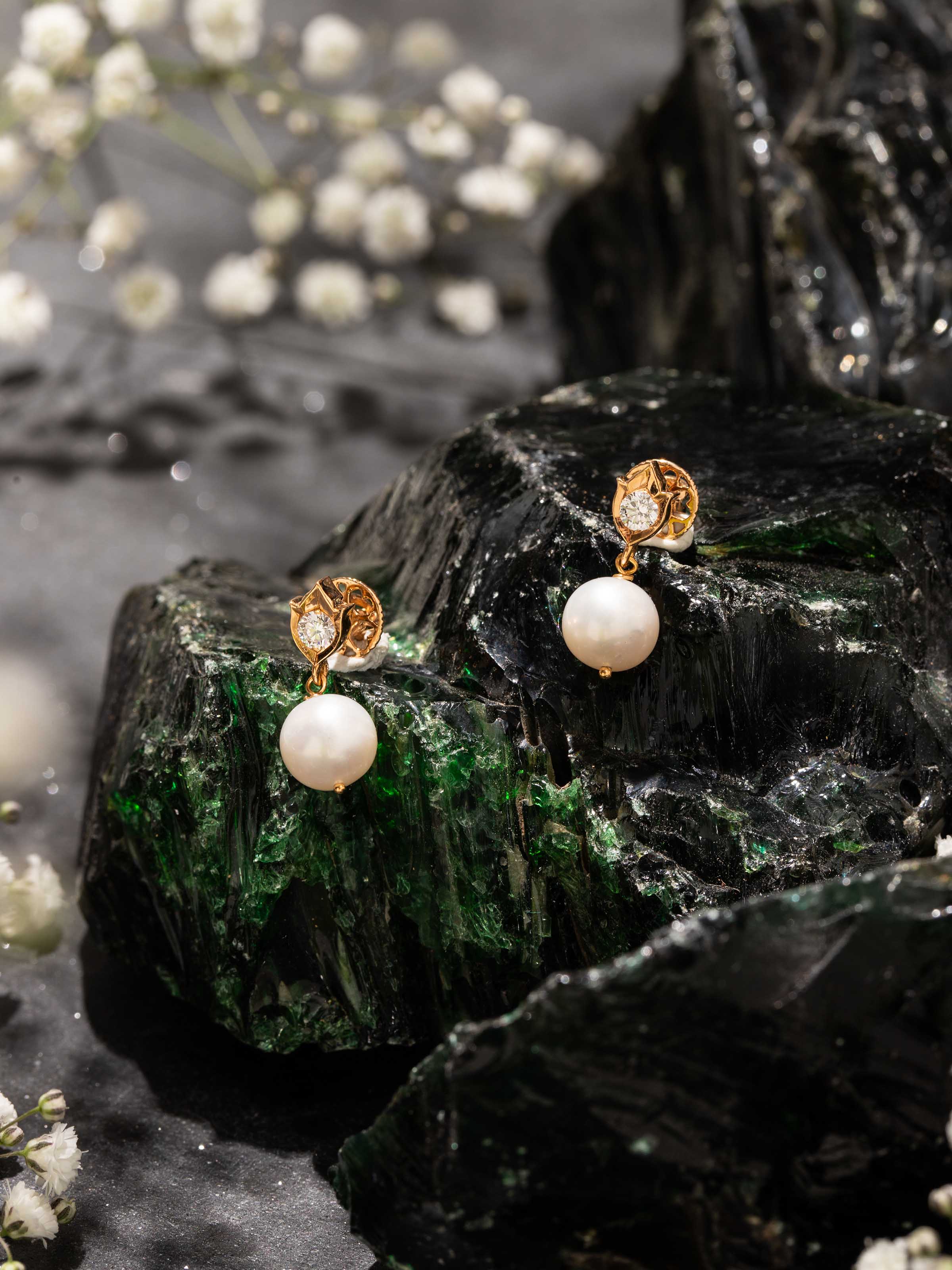 Close-setting 22 Karat Gold Drop Earrings