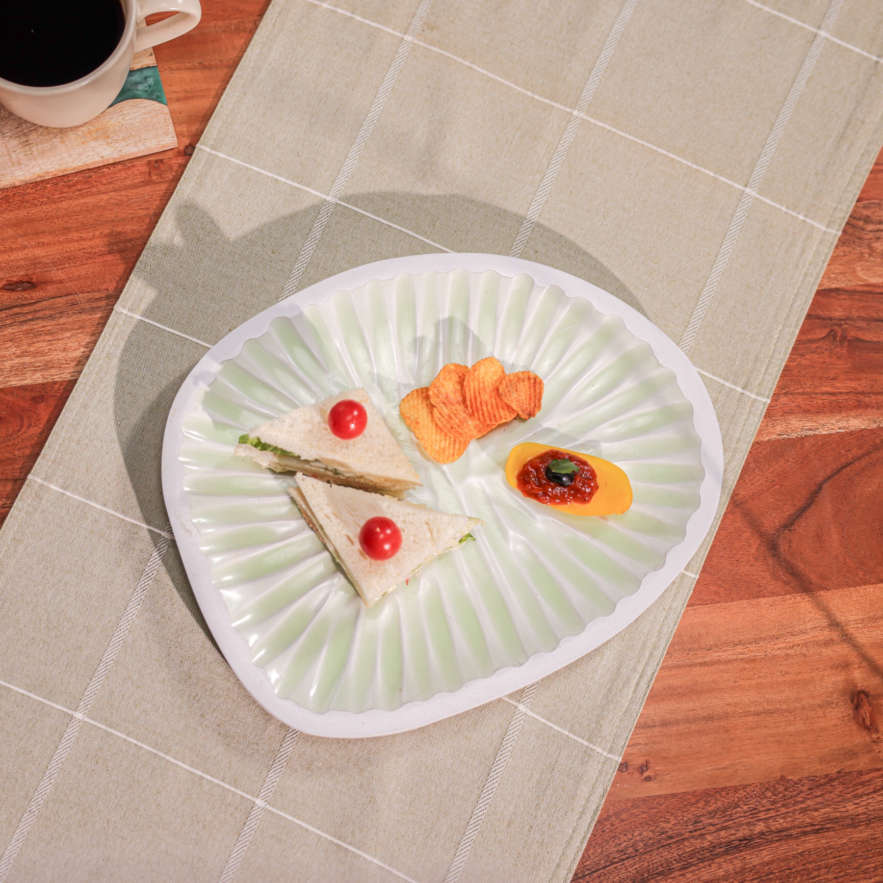 Ireka Home Loop de Cool Serving Platter – Design - Ireka Homes