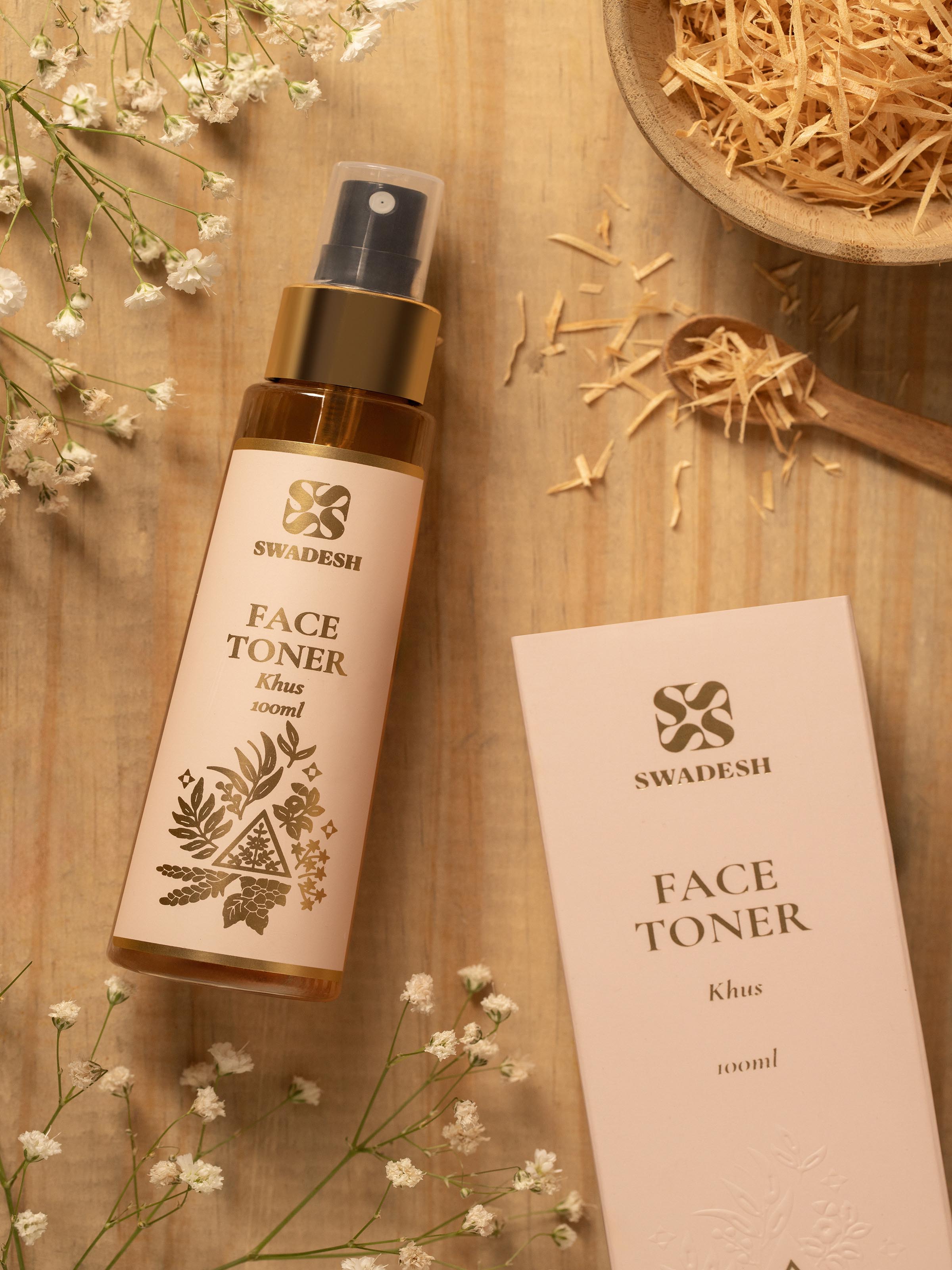 Close-up of Face Toner Khus highlighting the spray nozzle and natural ingredients