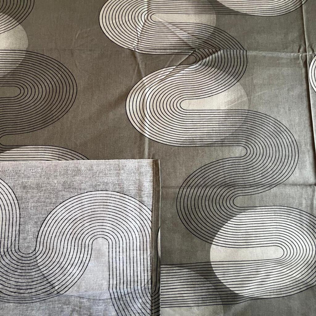 Multicolor Geometric 400 TC Cotton Flat Queen Size Bedsheet With 2 Pillow Covers From Threads