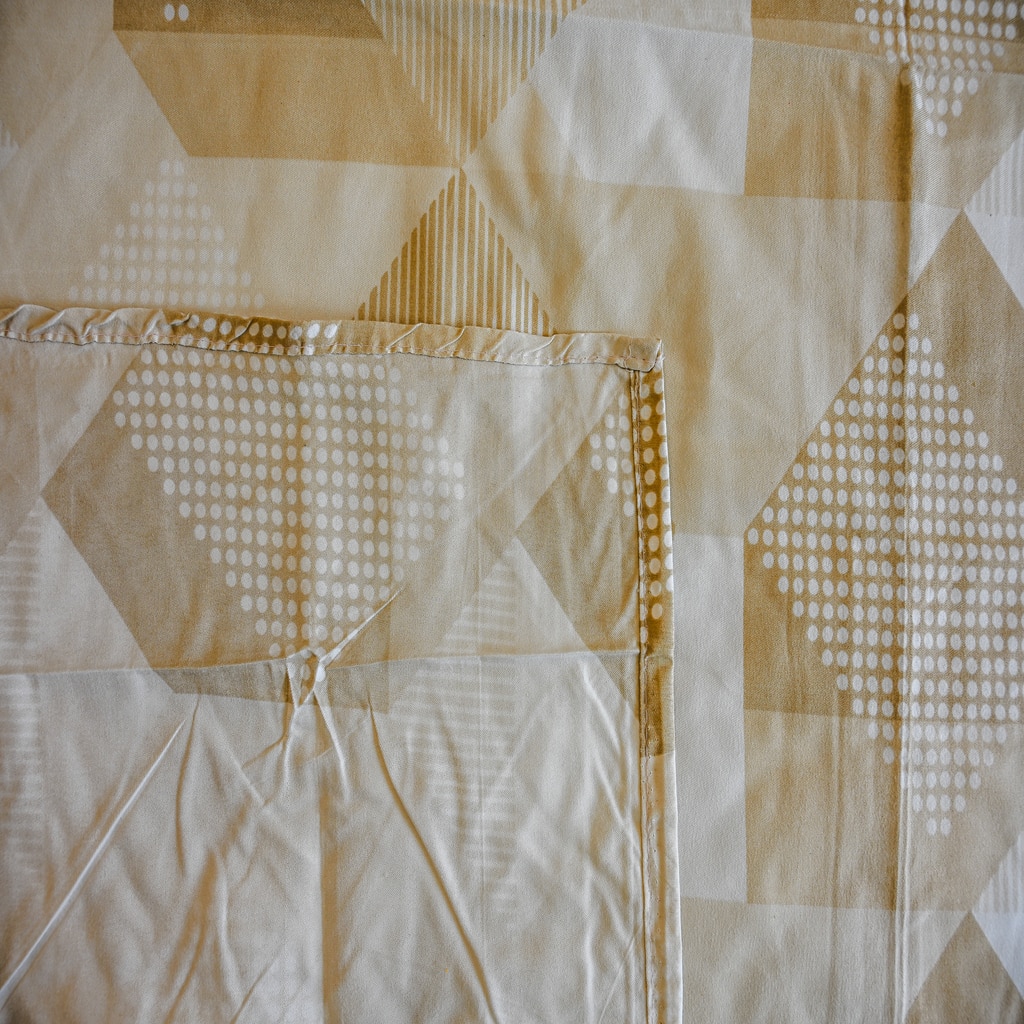 Cream Geometric 210 TC Mix Cotton Flat Super King Size Bedsheet With 2 Pilllow Covers From Threads