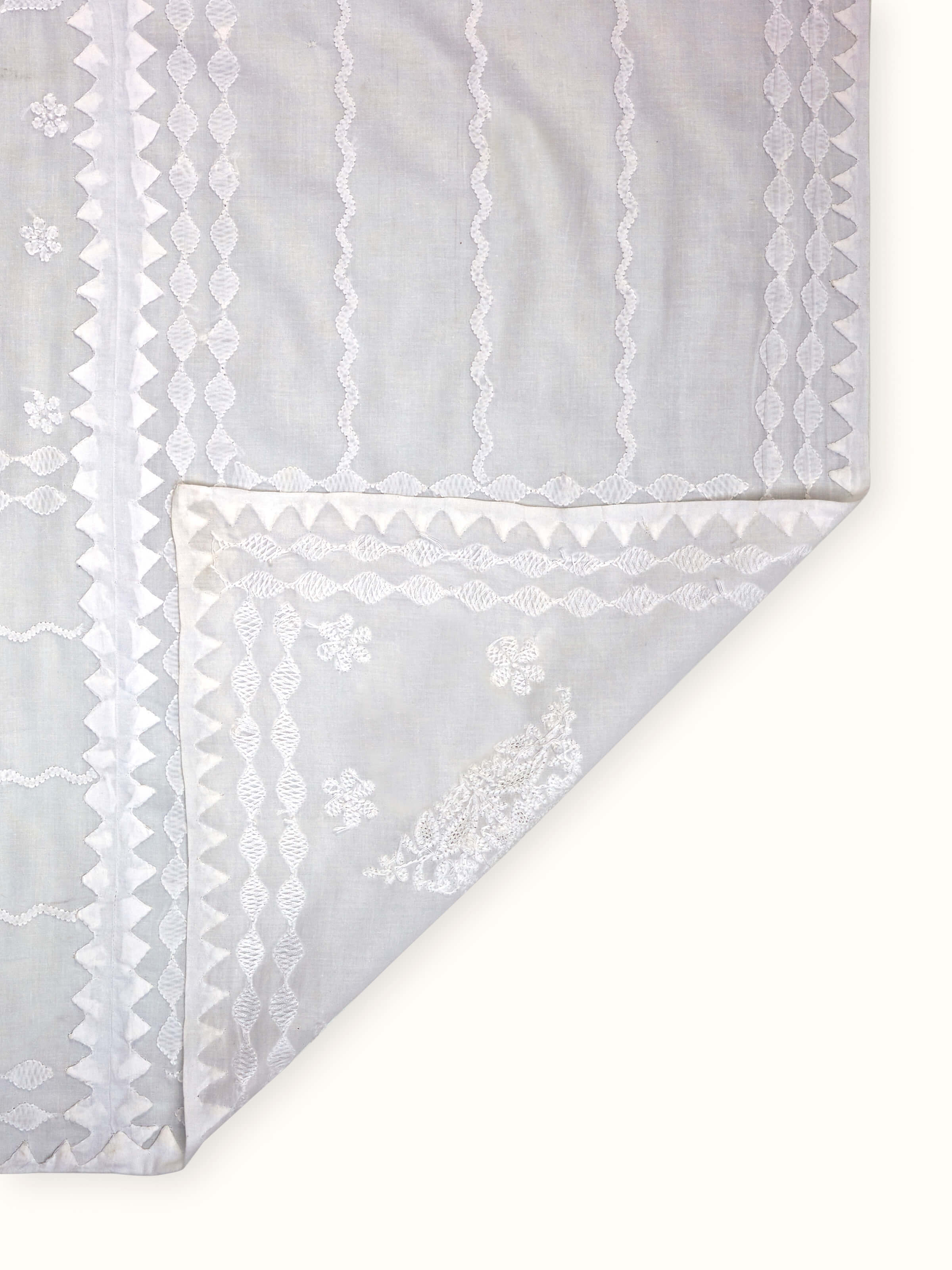 Back view showcasing the neat finishing and quality stitching of the cotton table cover