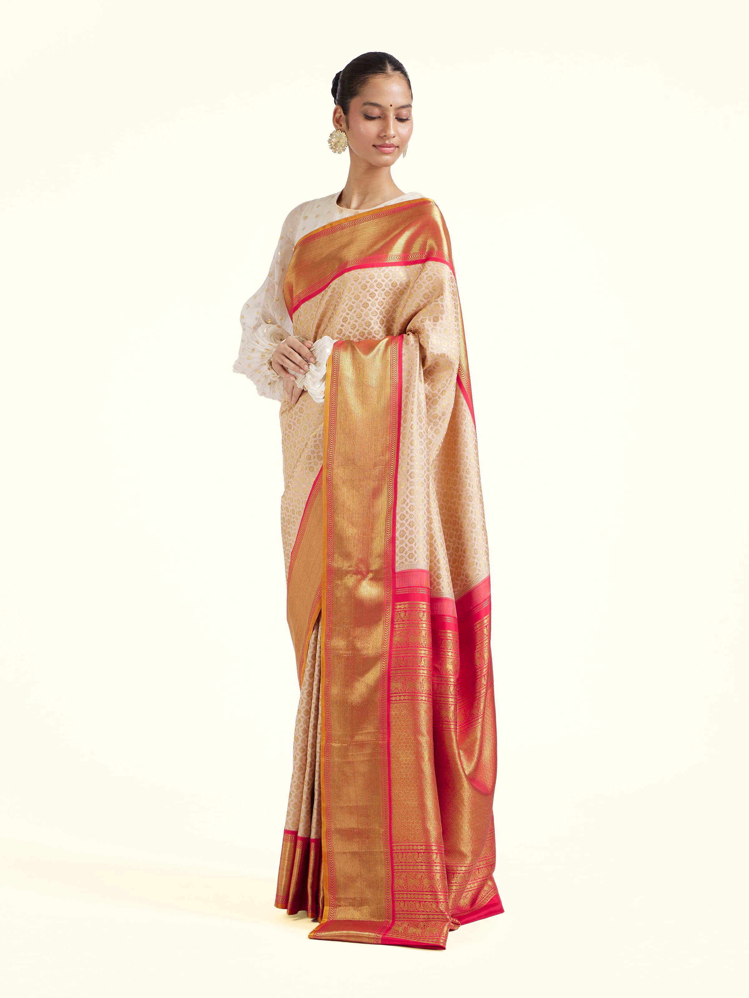 Side view of onion pink silk Kancheepuram saree showcasing silk sheen