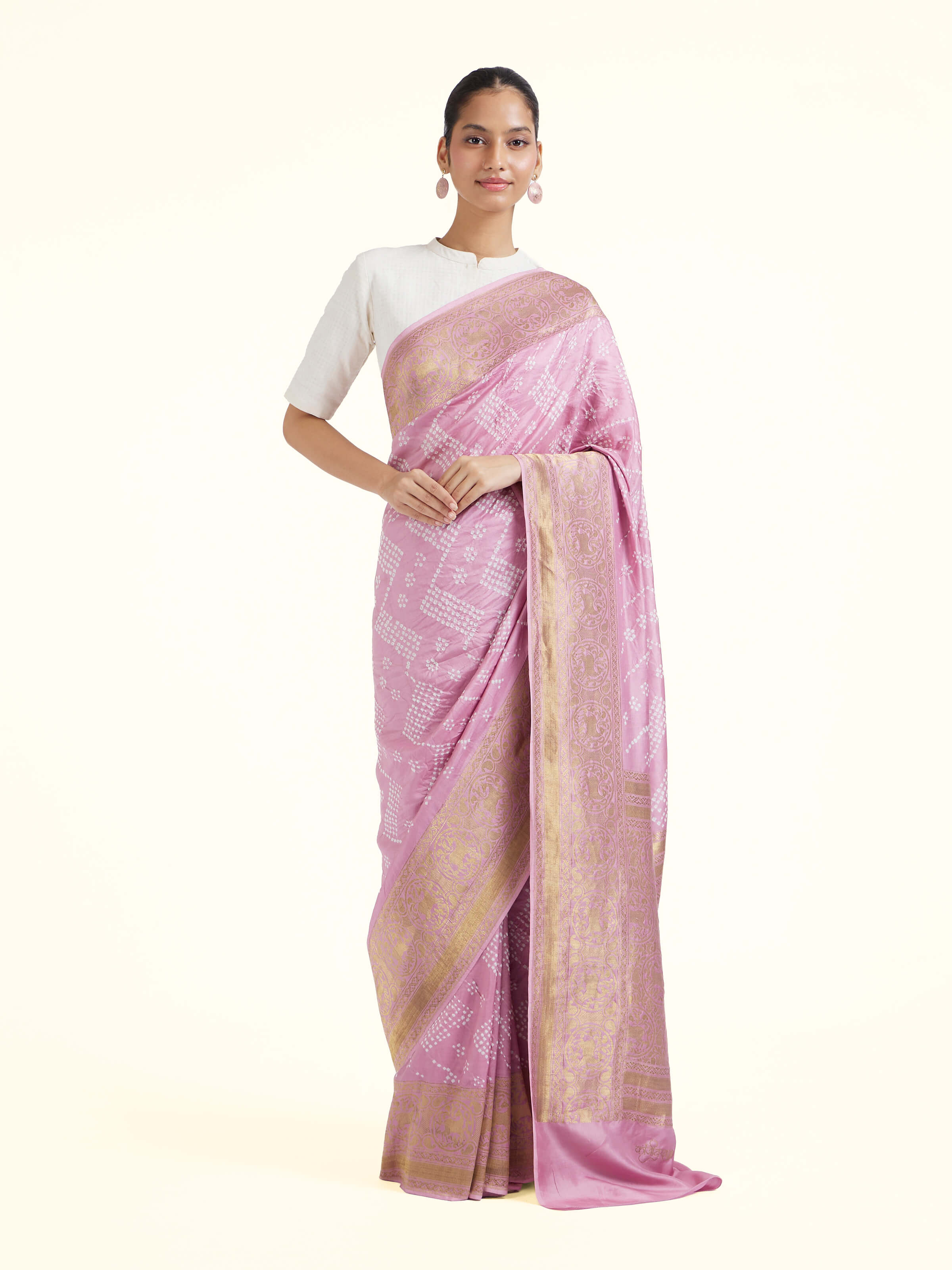 Front view of lavender silk tie and dye Bandhani saree showcasing vibrant patterns