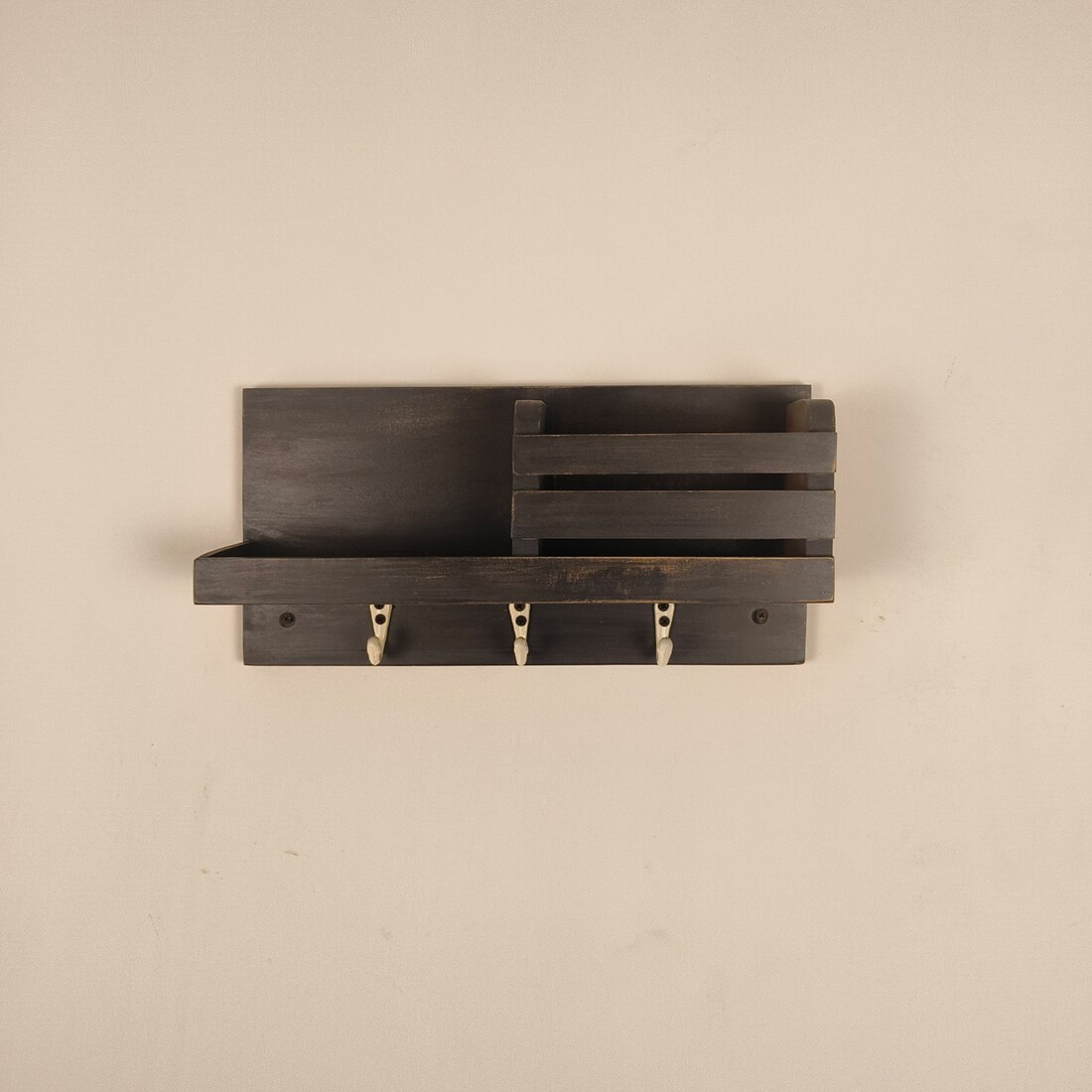 Richmond Wooden Wall Shelf Organiser With Key Holders