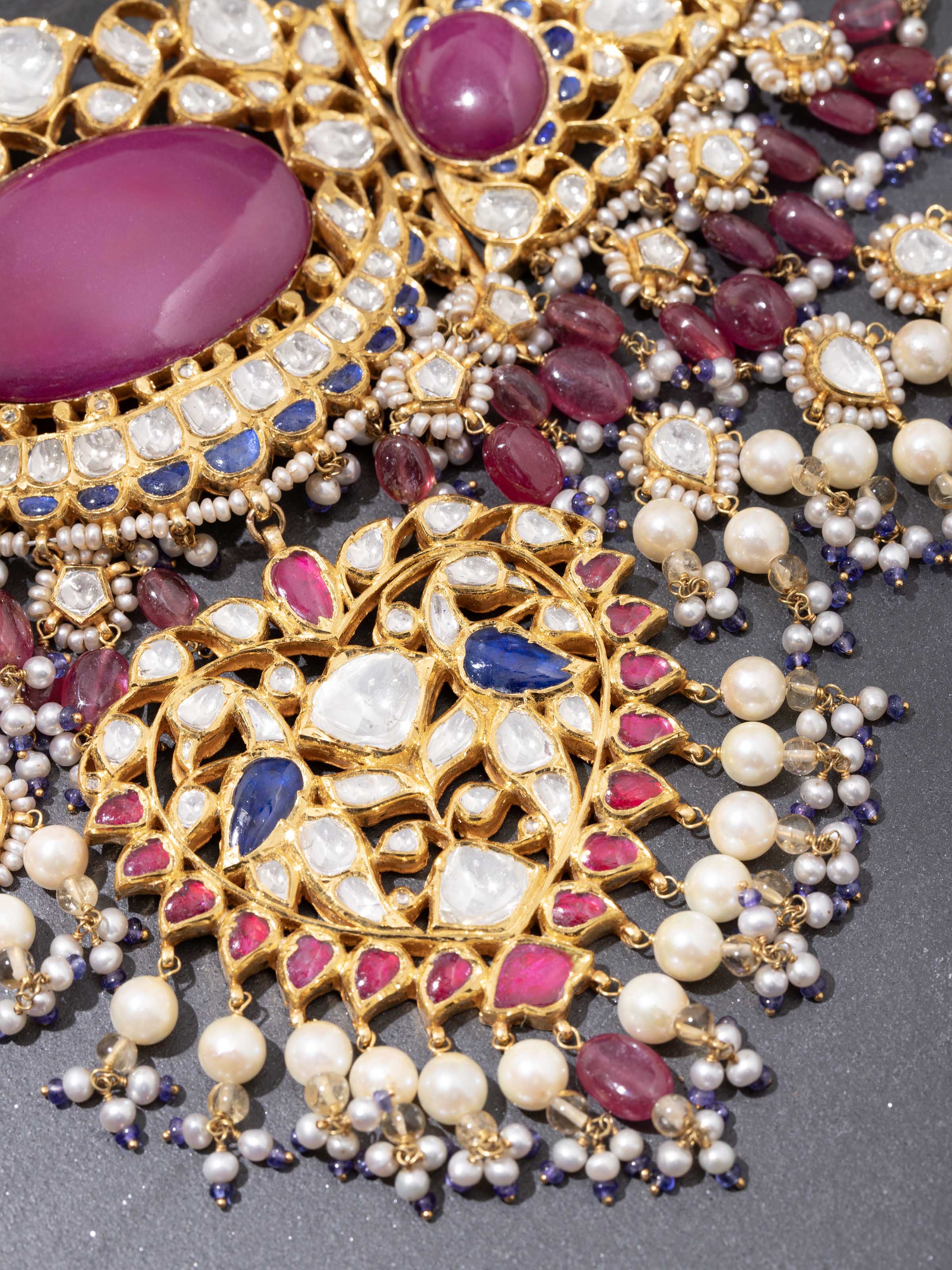 Jadau 18 Karat Gold Choker