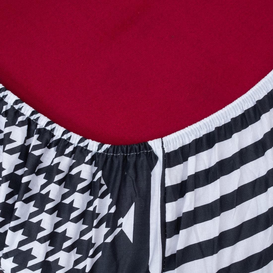 High Quality Cotton Double bed Fitted Bedsheets 275cmsx 235 cms ( Pillows 46 x 49 cms)