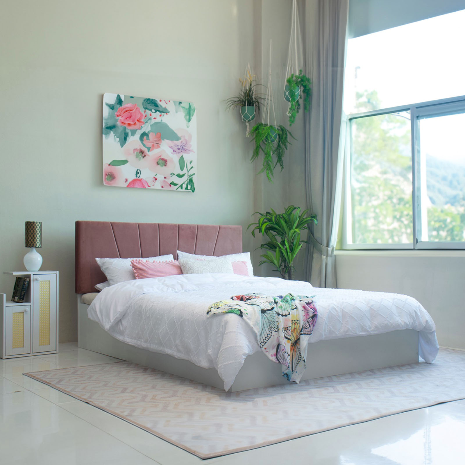 Viveka Bed With Premium Leatherette Fabric And Hydraulic Storage - Queen Bed