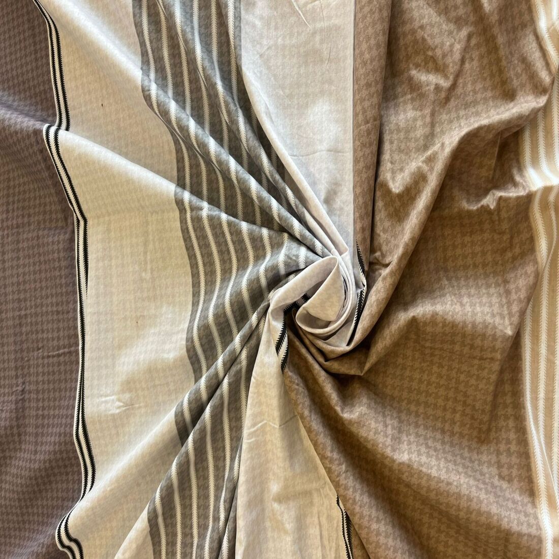 Threads Silky Touch C&S Premium Super King Size Flat Bedsheet 275 x 275 cms