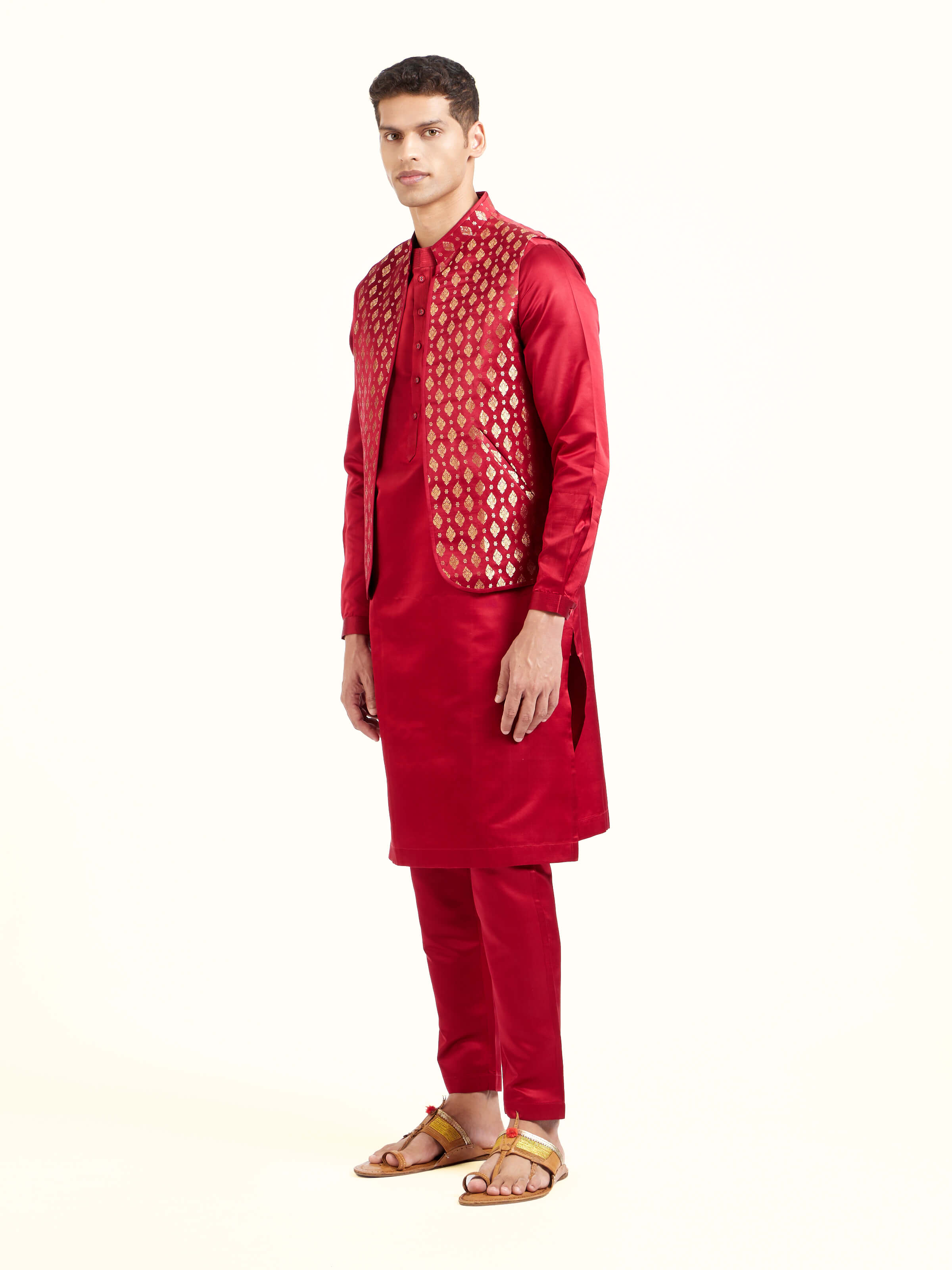 Maroon Silk Banarasi Sleeveless Jacket