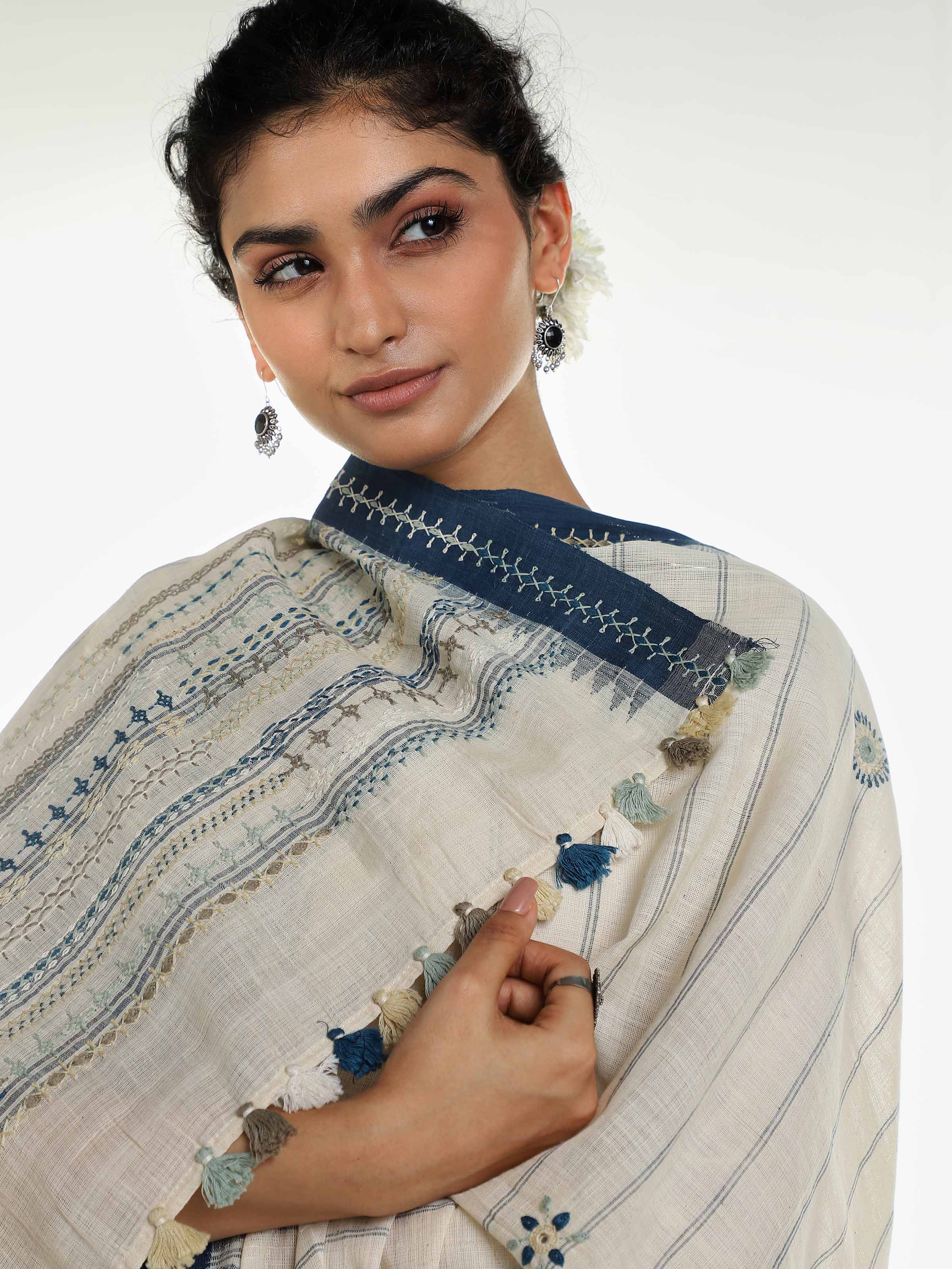 Side view of blue cotton Lambani embroidered dupatta showing border detailing