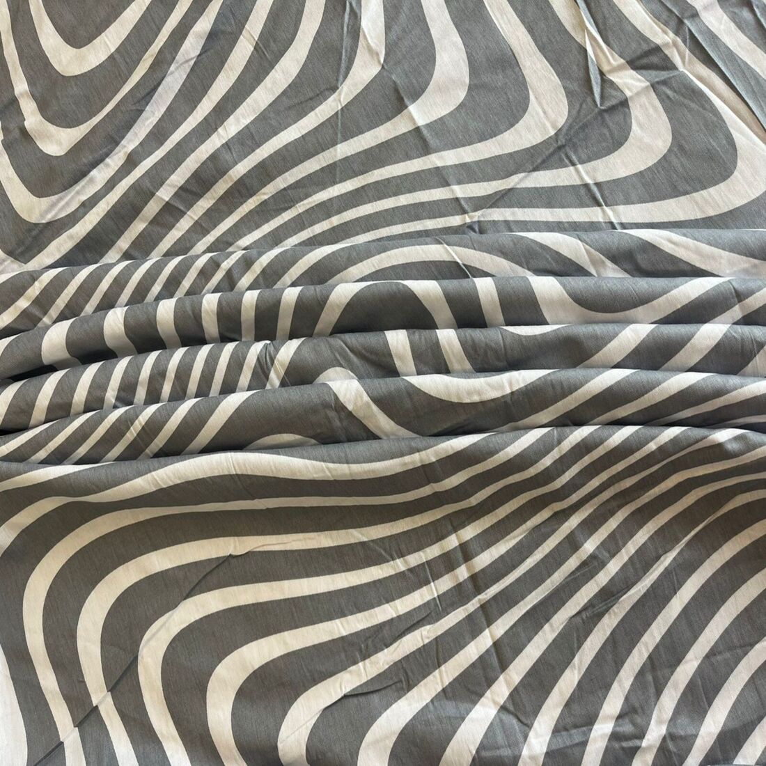 Threads Silky Touch Premium Super King Size Flat Bedsheet 275 x 275 cms