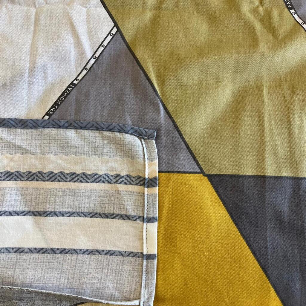 Multicolor Geometric 400 TC Cotton Flat Super King Size Bedsheet With 2 Pilllow Covers