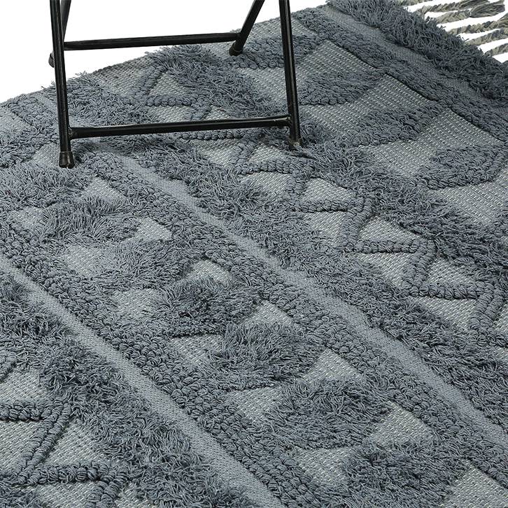 Tufted Ash Grey Tasseled Rug