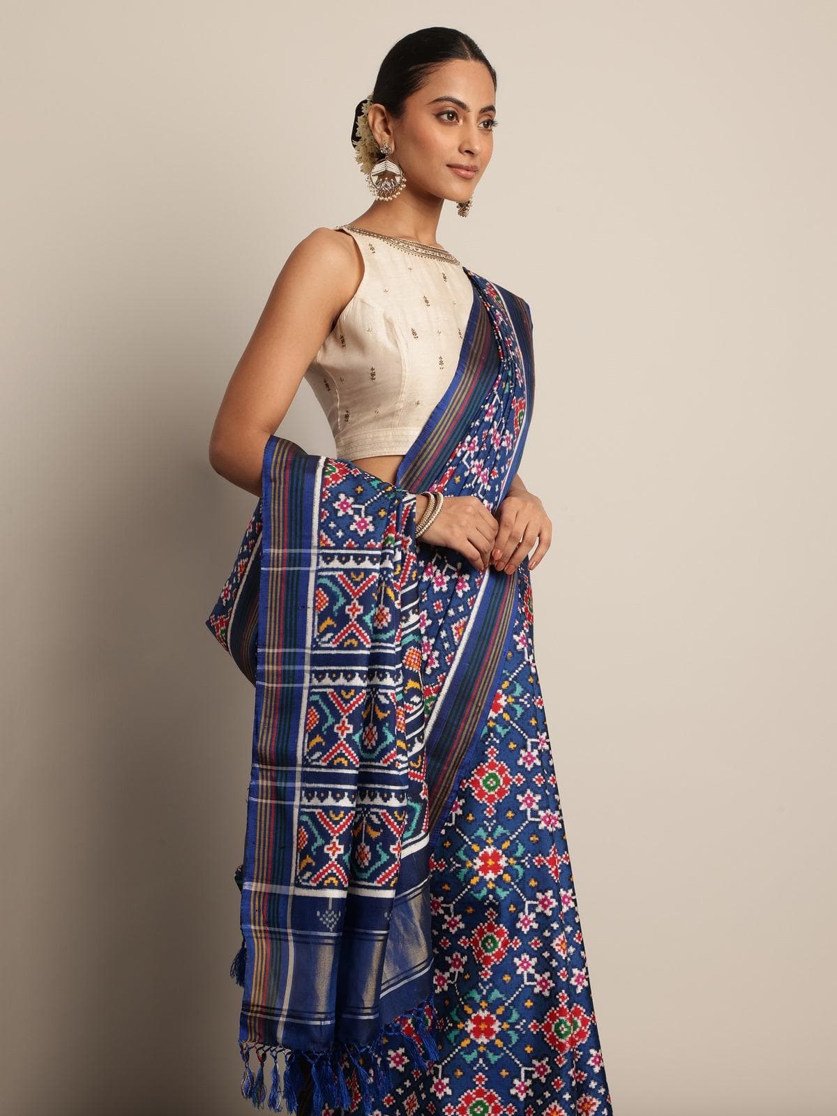 Alternate lifestyle view of Patan Patola saree highlighting pleats and pallu design.