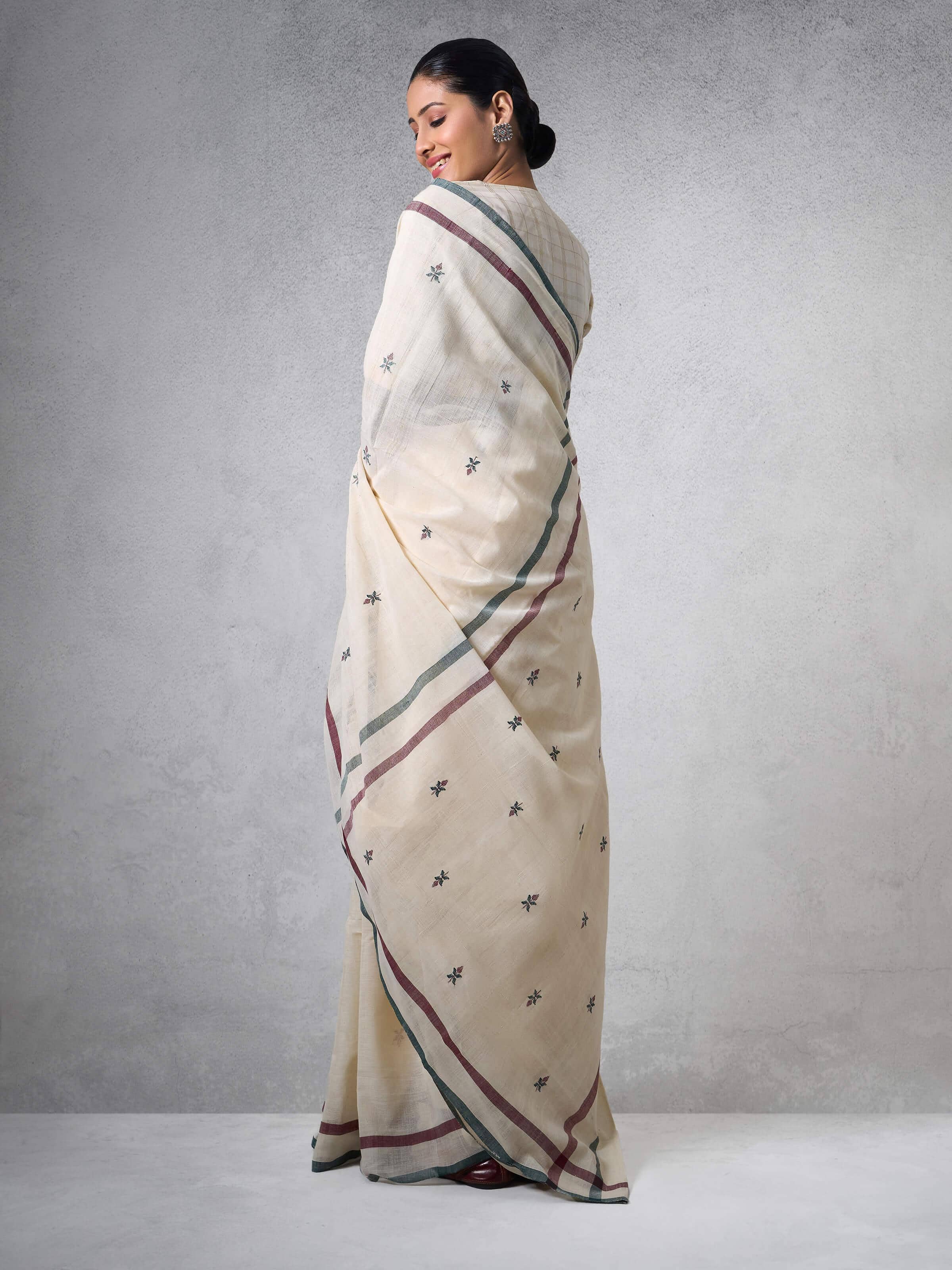 Pallu detail of Uppada Jamdani saree showcasing fine weaving
