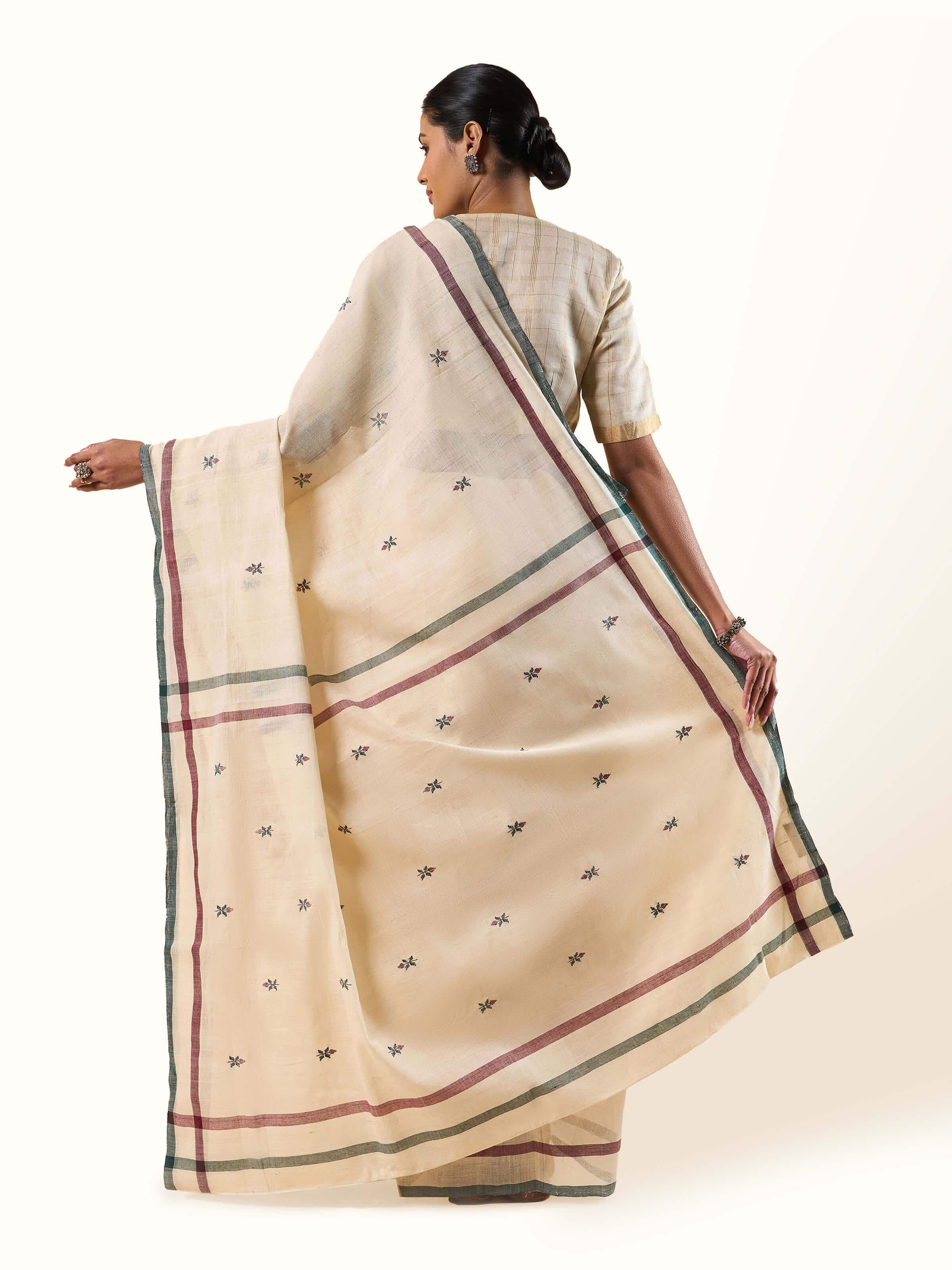 Back pleat view of off-white Uppada cotton Jamdani saree
