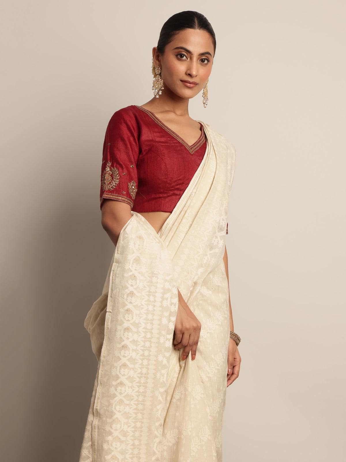 Off-white muslin cotton Jamdani saree second alternate lifestyle view focusing on pallu and light texture