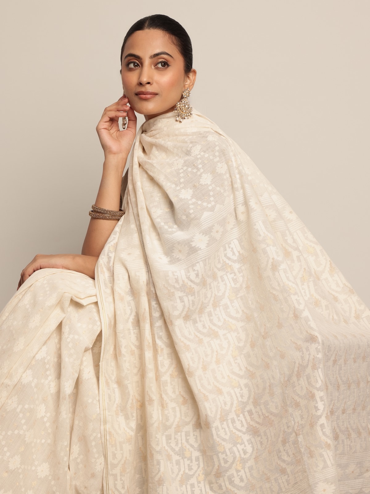 Side view of Jamdani cotton saree showing sheer texture and fine weave.