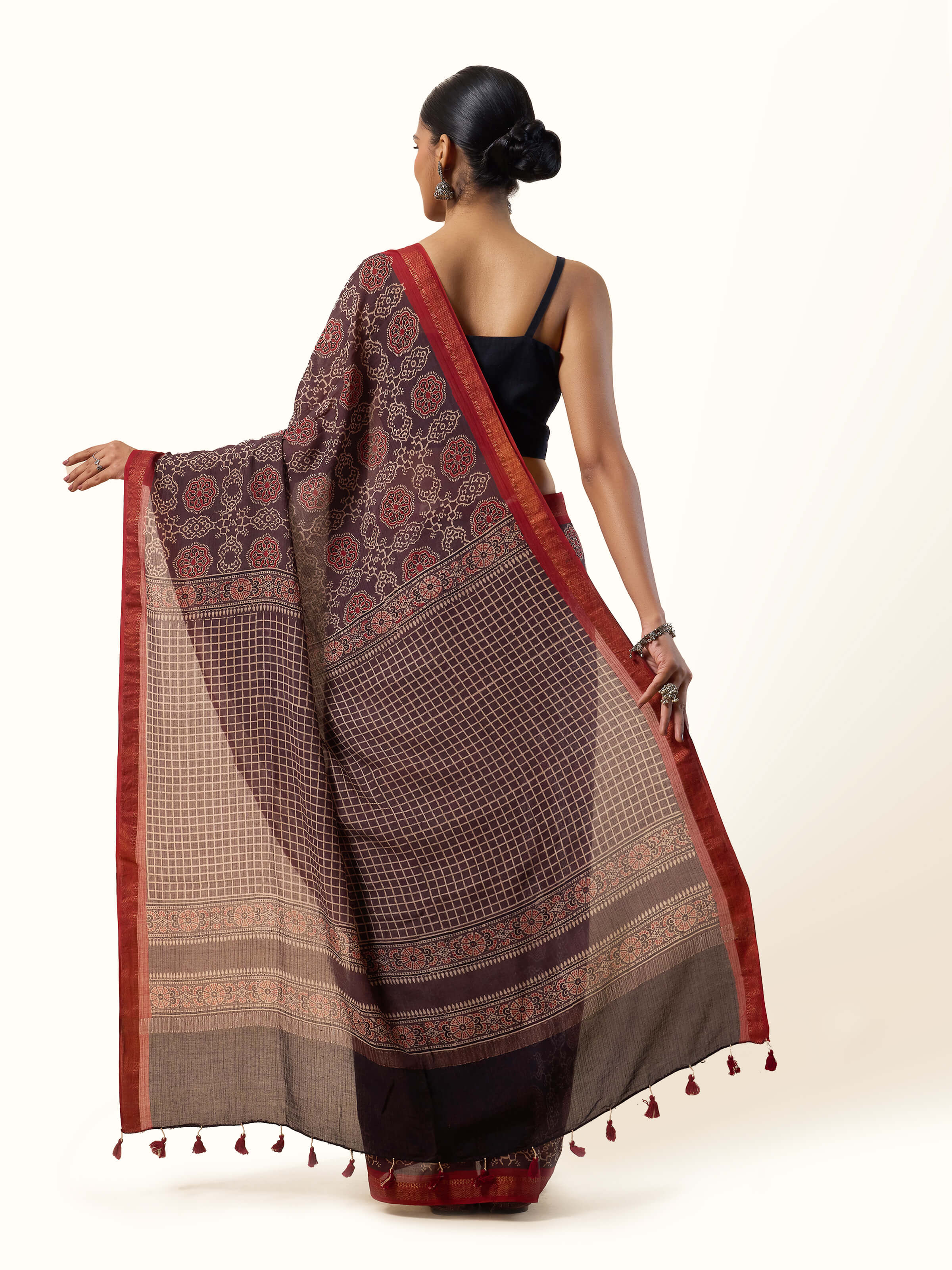 Back view of Ajrakh block printed Maheshwari saree showing pleats and pallu