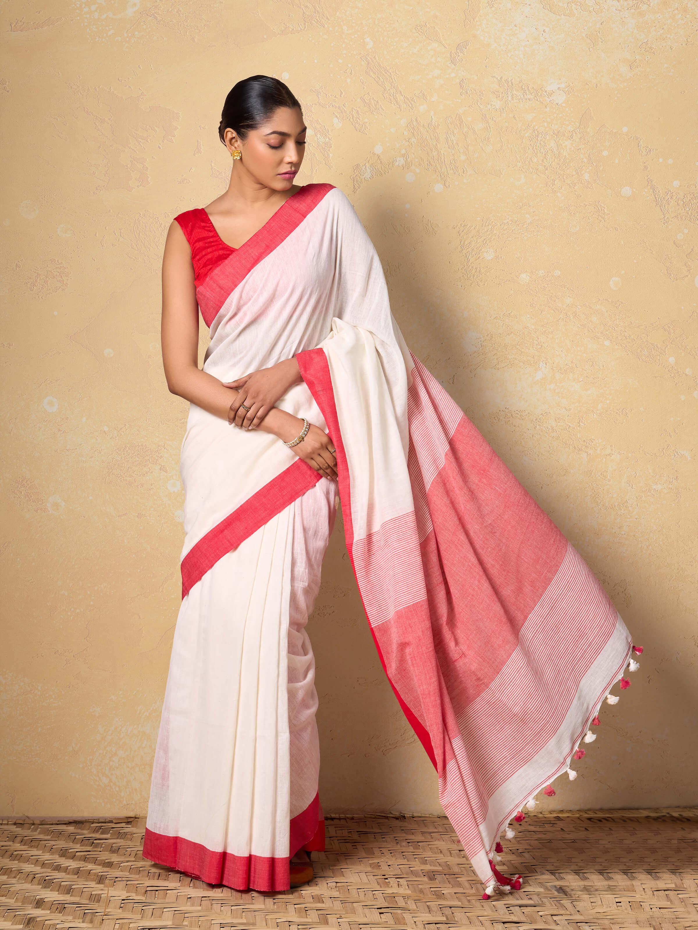 Side view of Cotton Bengal Saree highlighting its intricate patterns and craftsmanship