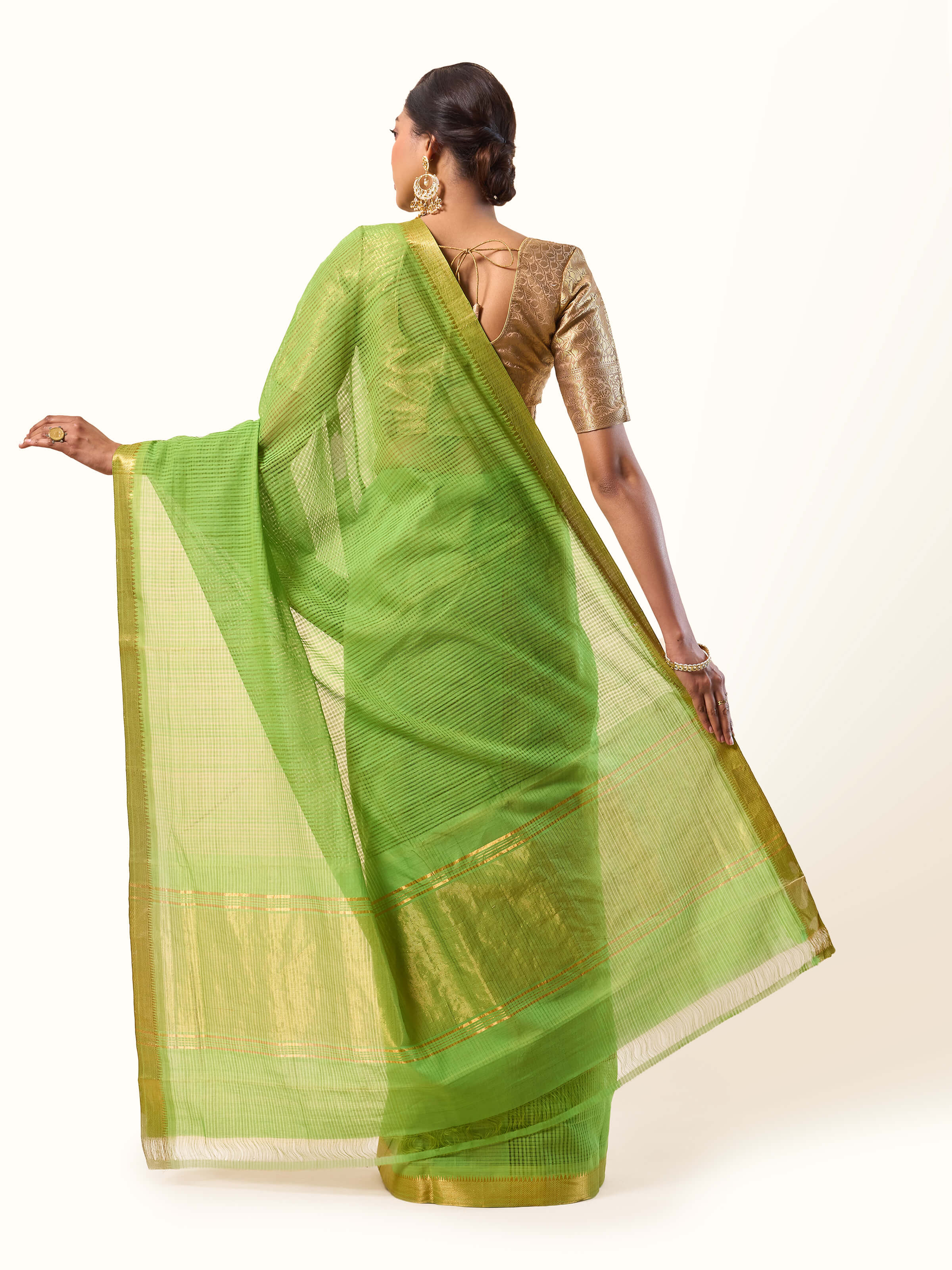 Back view of light green cotton Mangalgiri saree showing its fall and flowy silhouette.