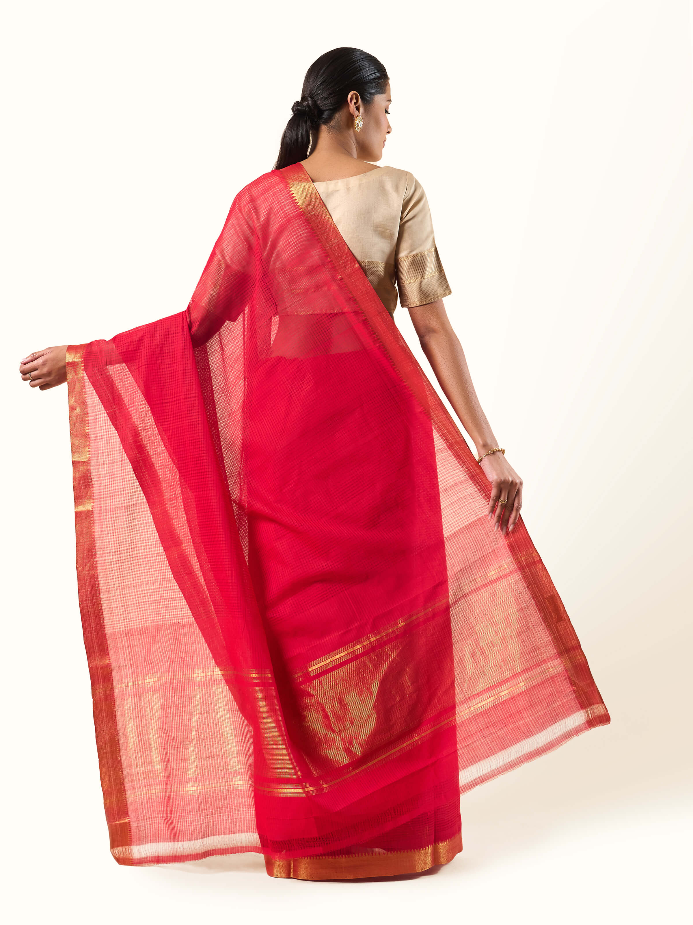Back view of Red Cotton Mangalgiri Saree highlighting pallu design and drape