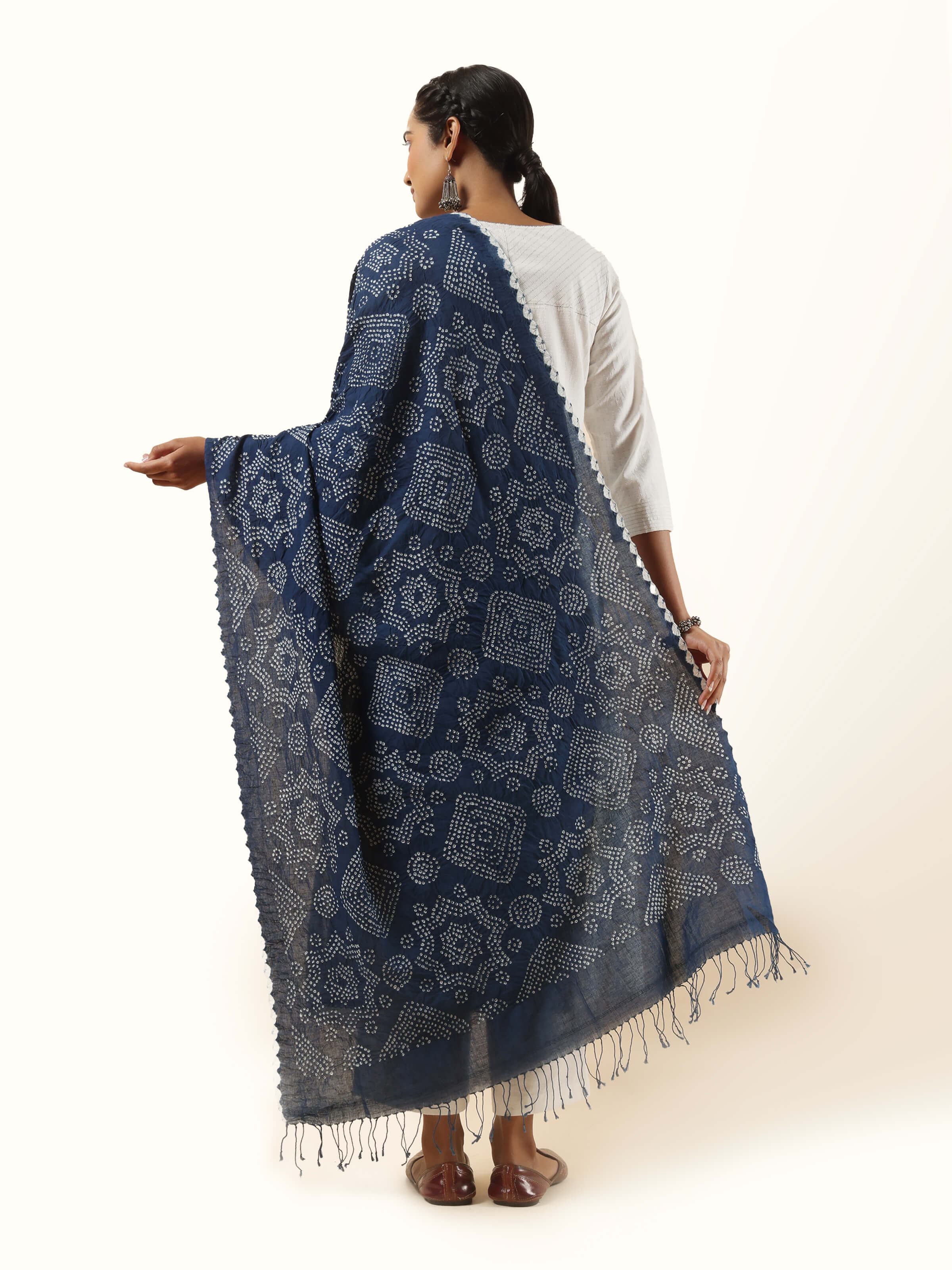 Back view of cotton Bandhani tie-dye dupatta displaying full length and finishing