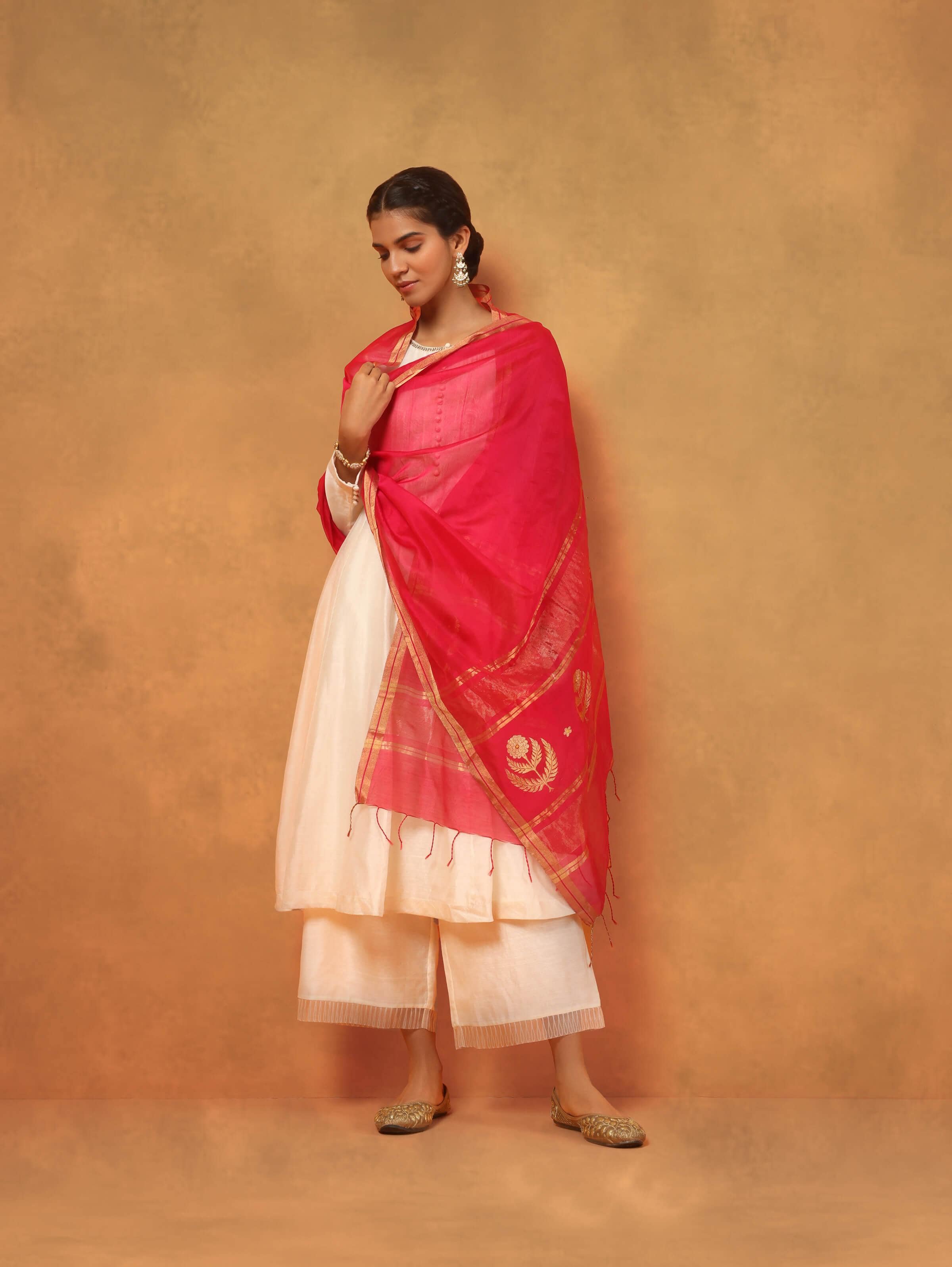 Pink Cotton Silk Chikankari Dupatta With Floral Buttis