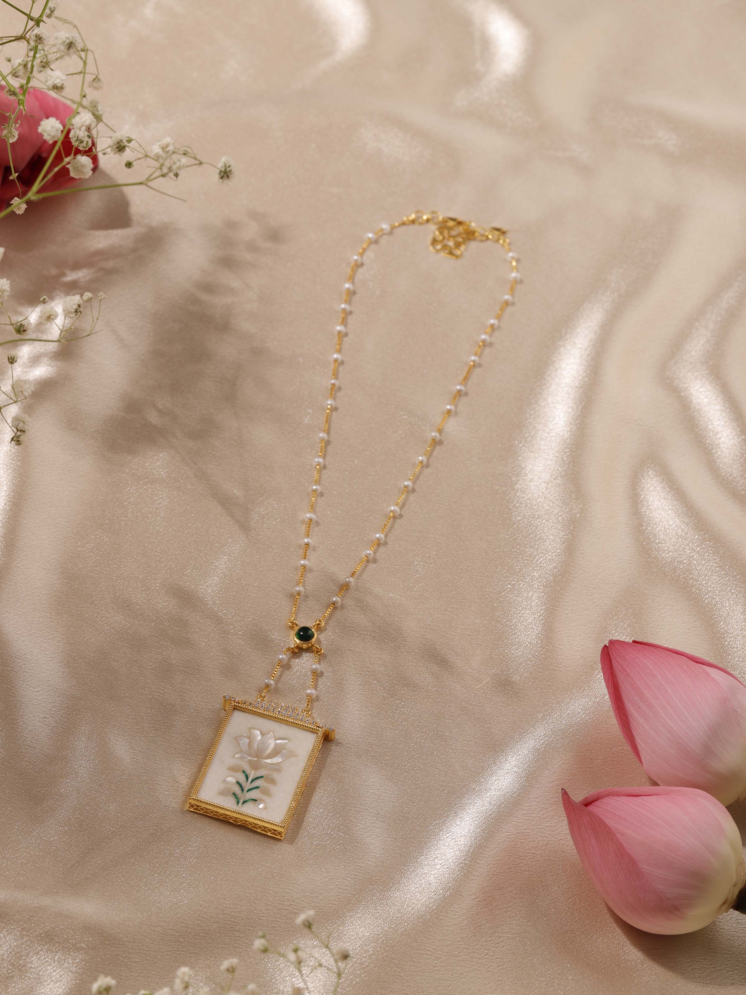 Parchinkari Silver Pendant & Chain