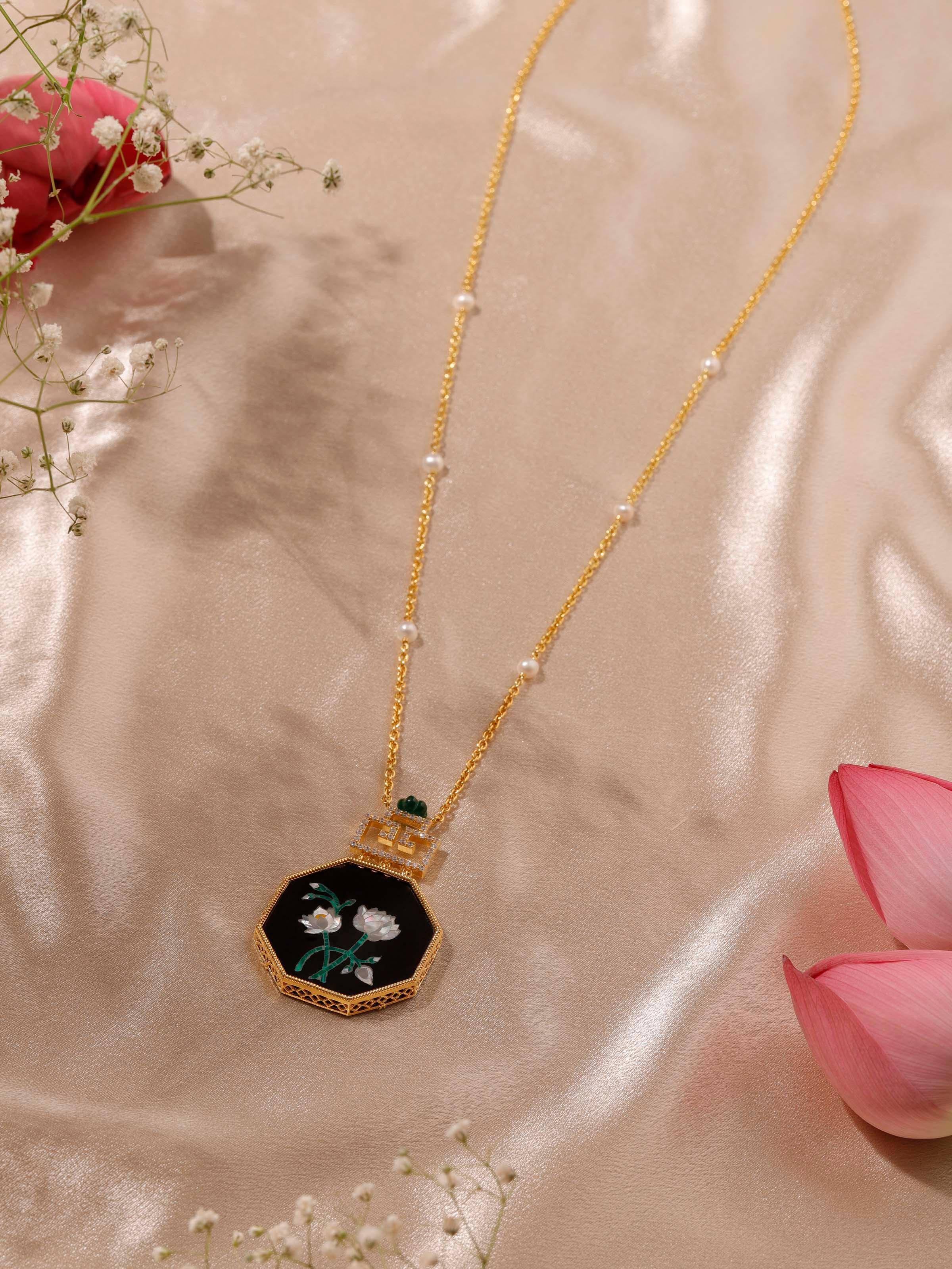 Overhead view displaying the full pendant and chain layout