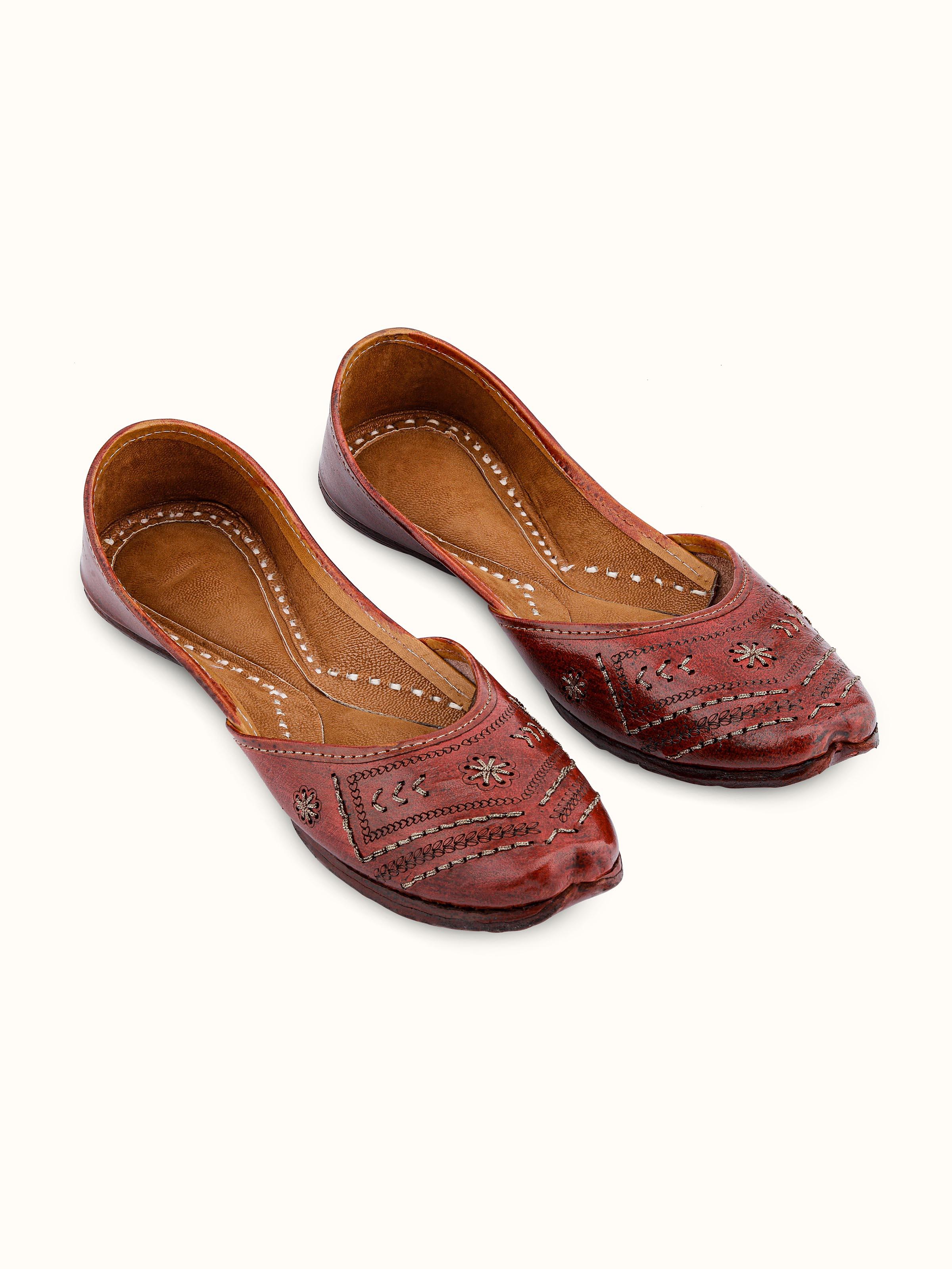 Front view of tan leather Haryana juttis featuring traditional design and craftsmanship