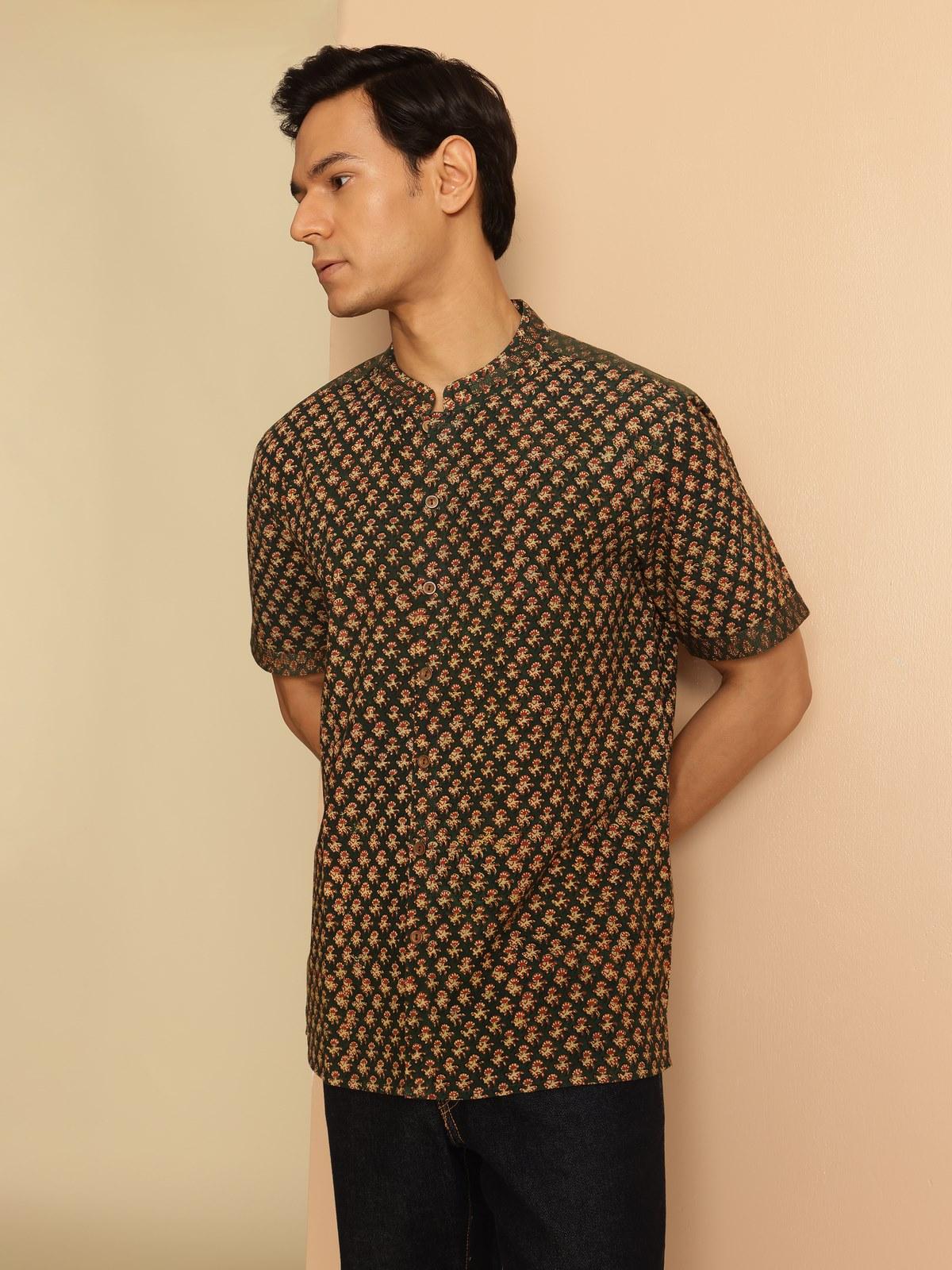 Alternate angle focusing on the subtle pattern and airy comfort of the breathable cotton fabric.